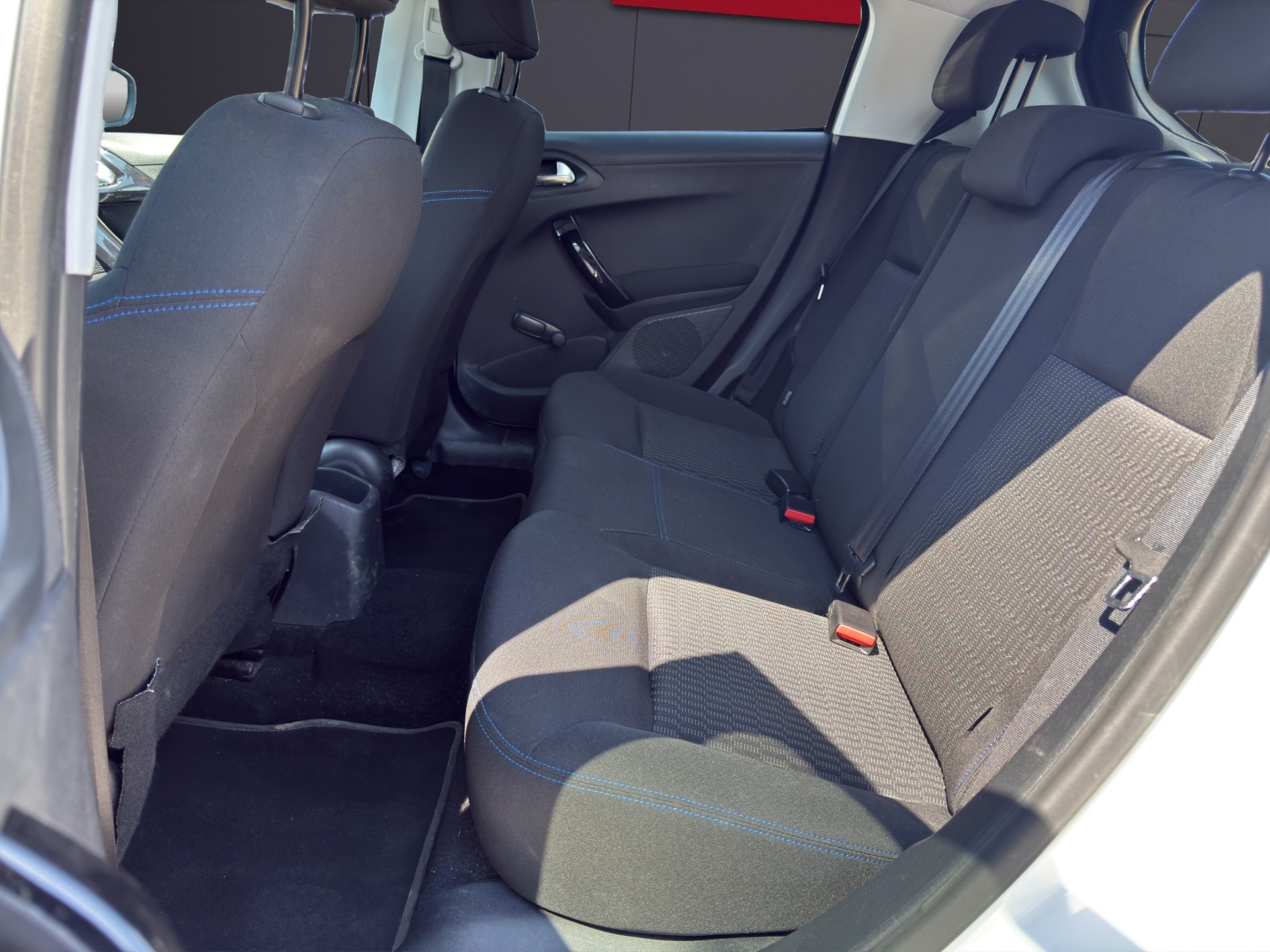PEUGEOT 208 1.2 Access - 6
