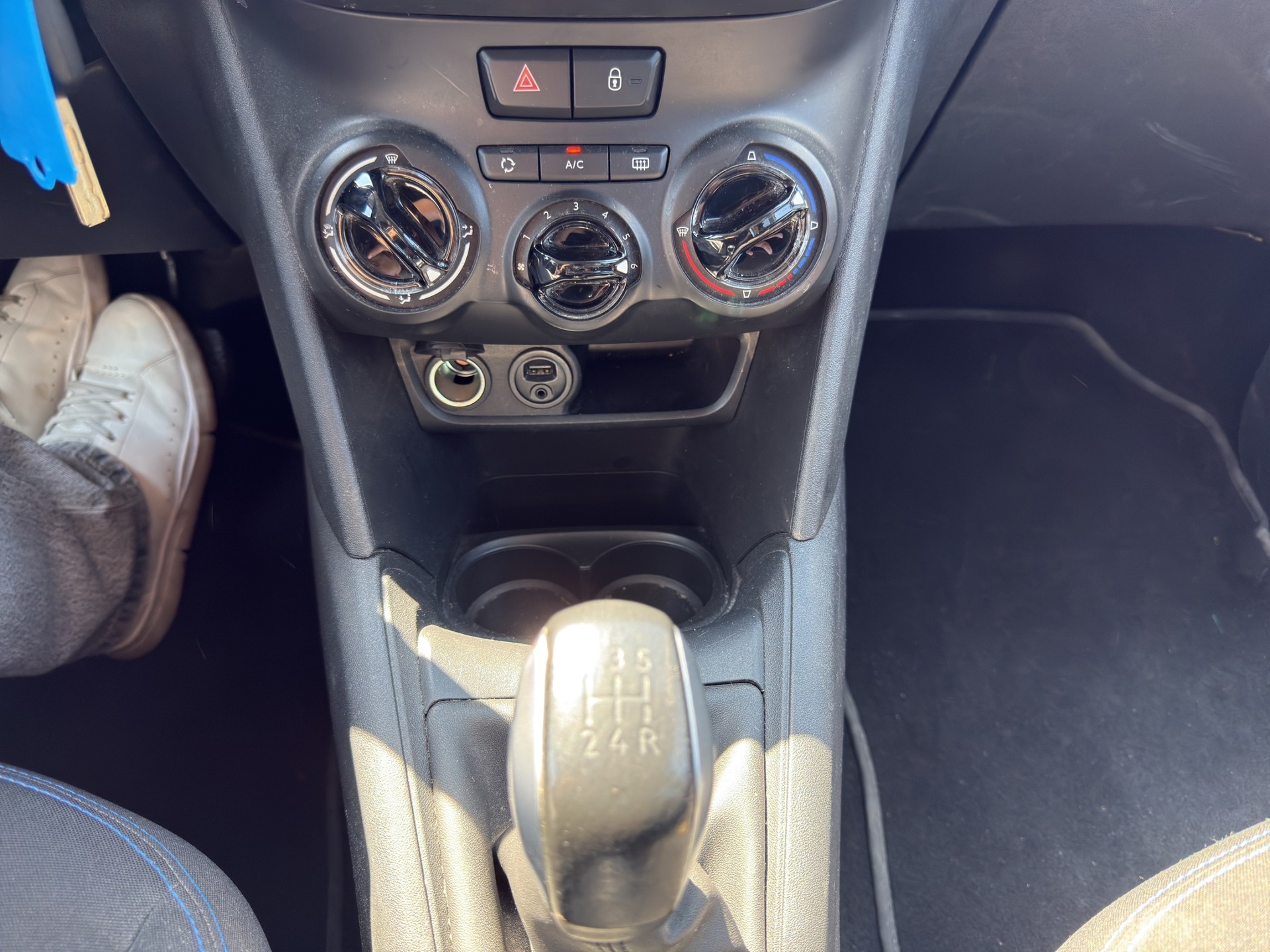 PEUGEOT 208 1.2 Access - 10