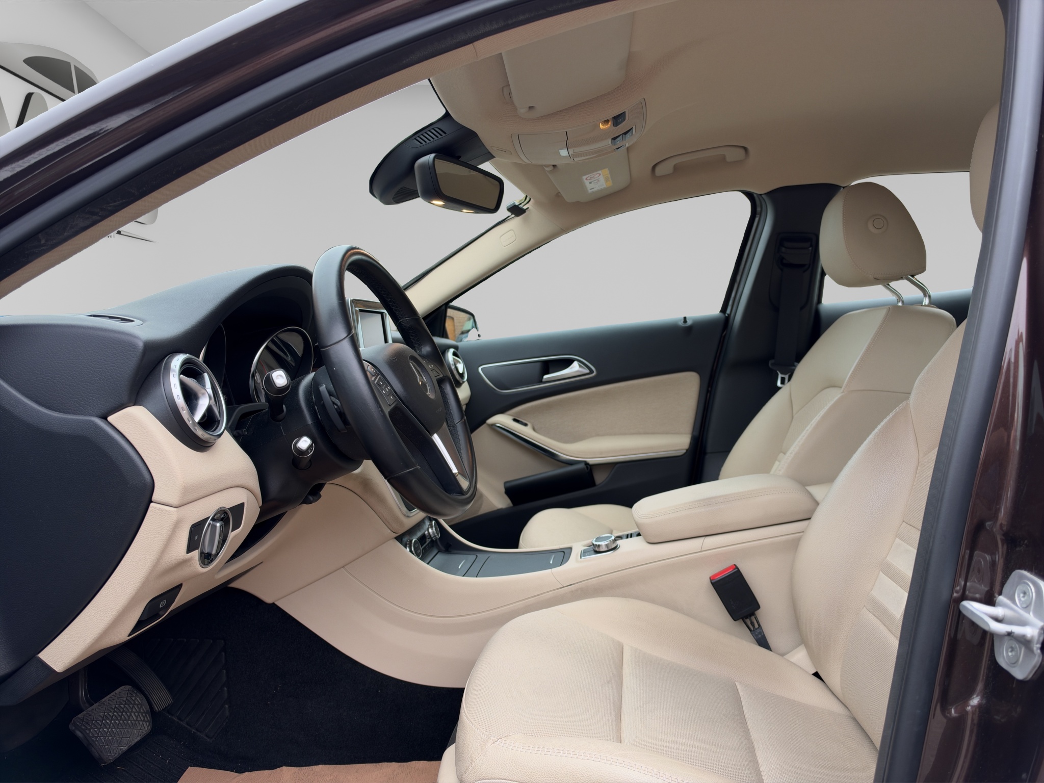 MERCEDES-BENZ GLA 220 9
