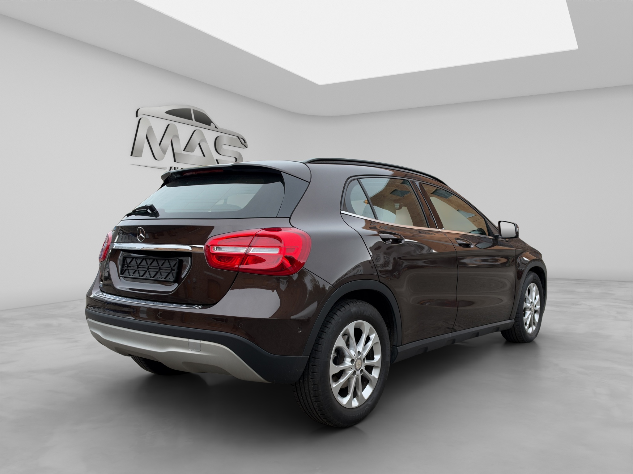 MERCEDES-BENZ GLA 220 6