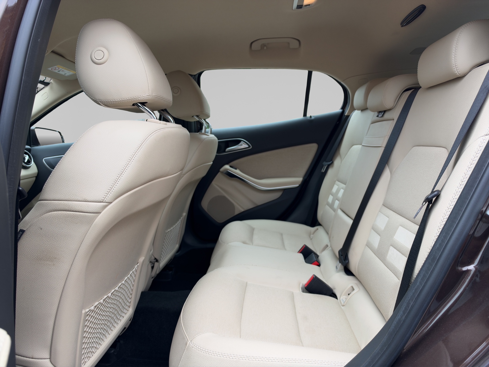MERCEDES-BENZ GLA 220 11