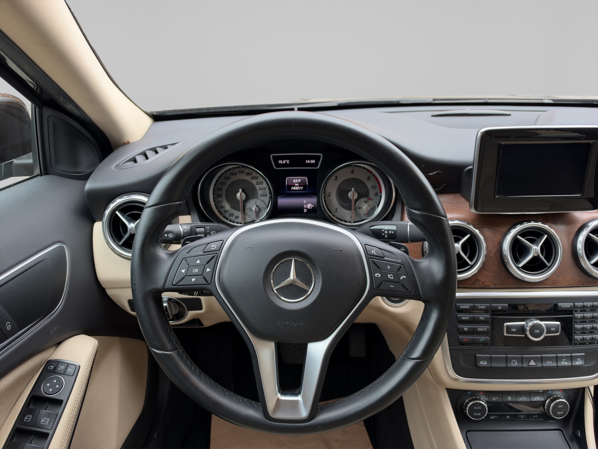 MERCEDES-BENZ GLA 220 10