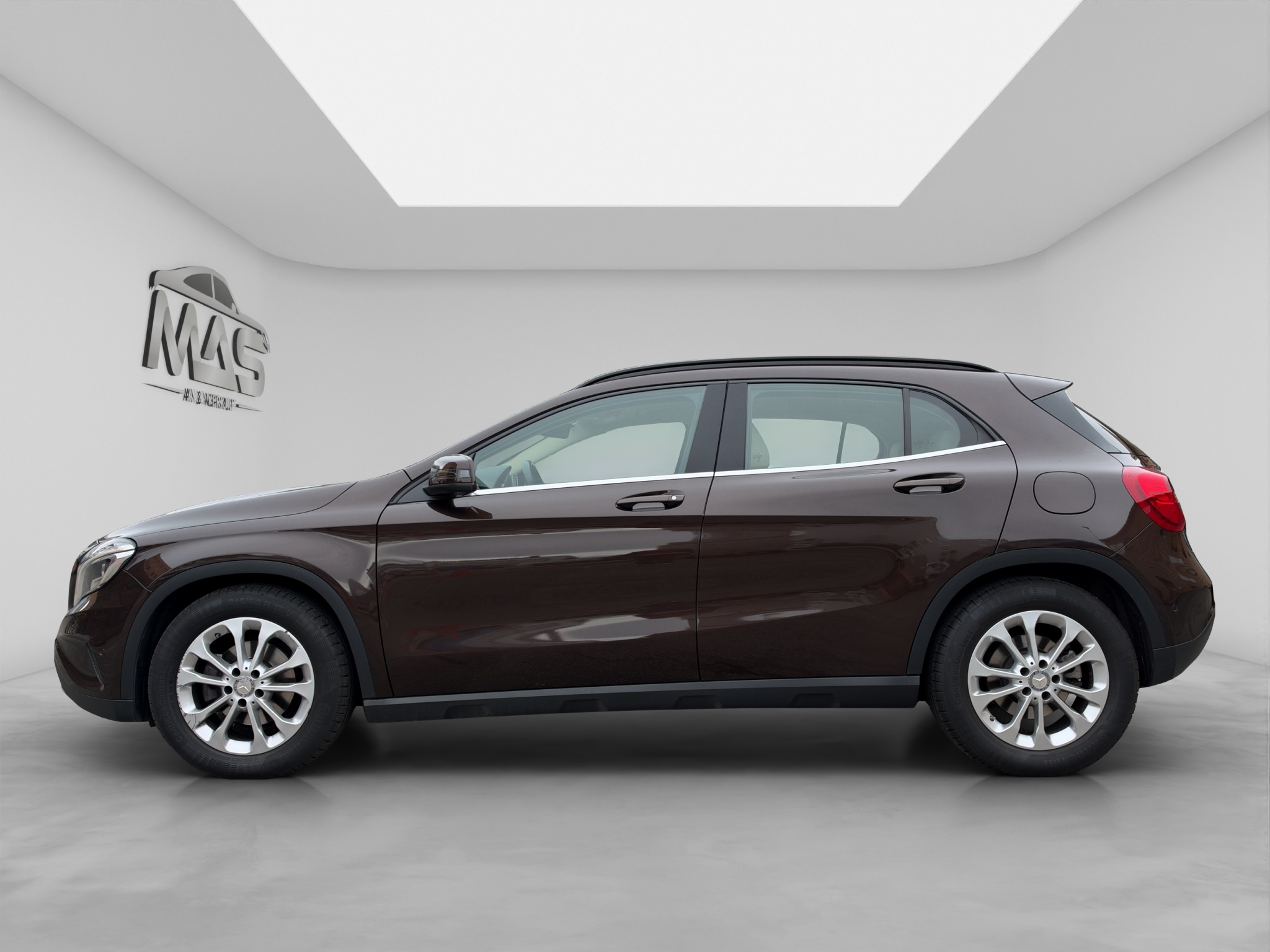 MERCEDES-BENZ GLA 220 3
