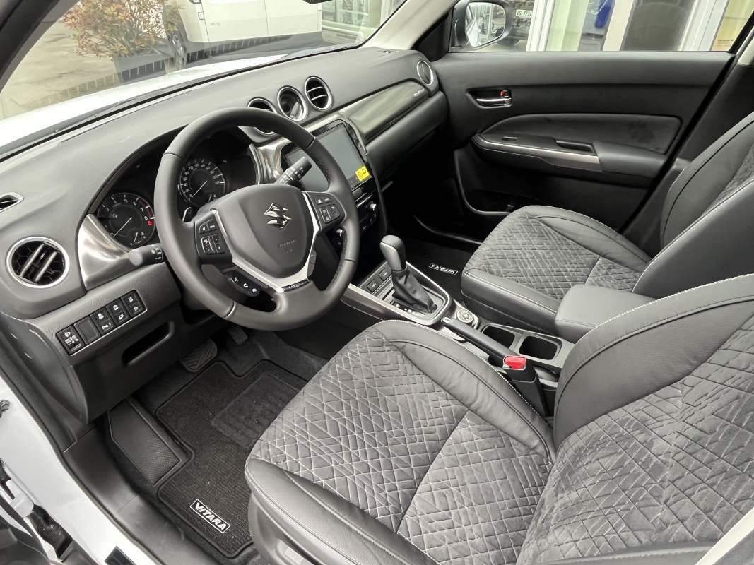 SUZUKI Vitara 1.4 T Sakura Top Hybrid 4x4 - 3