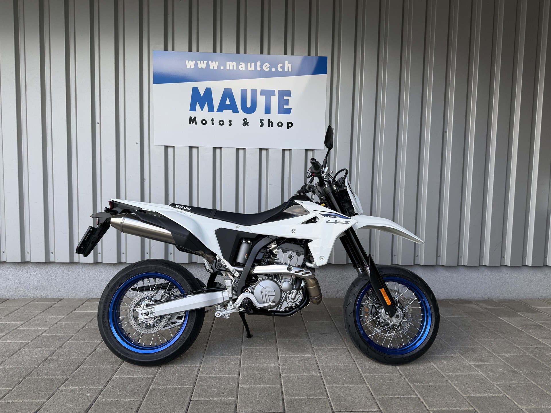 SUZUKI Supermotard DR-Z4 SM