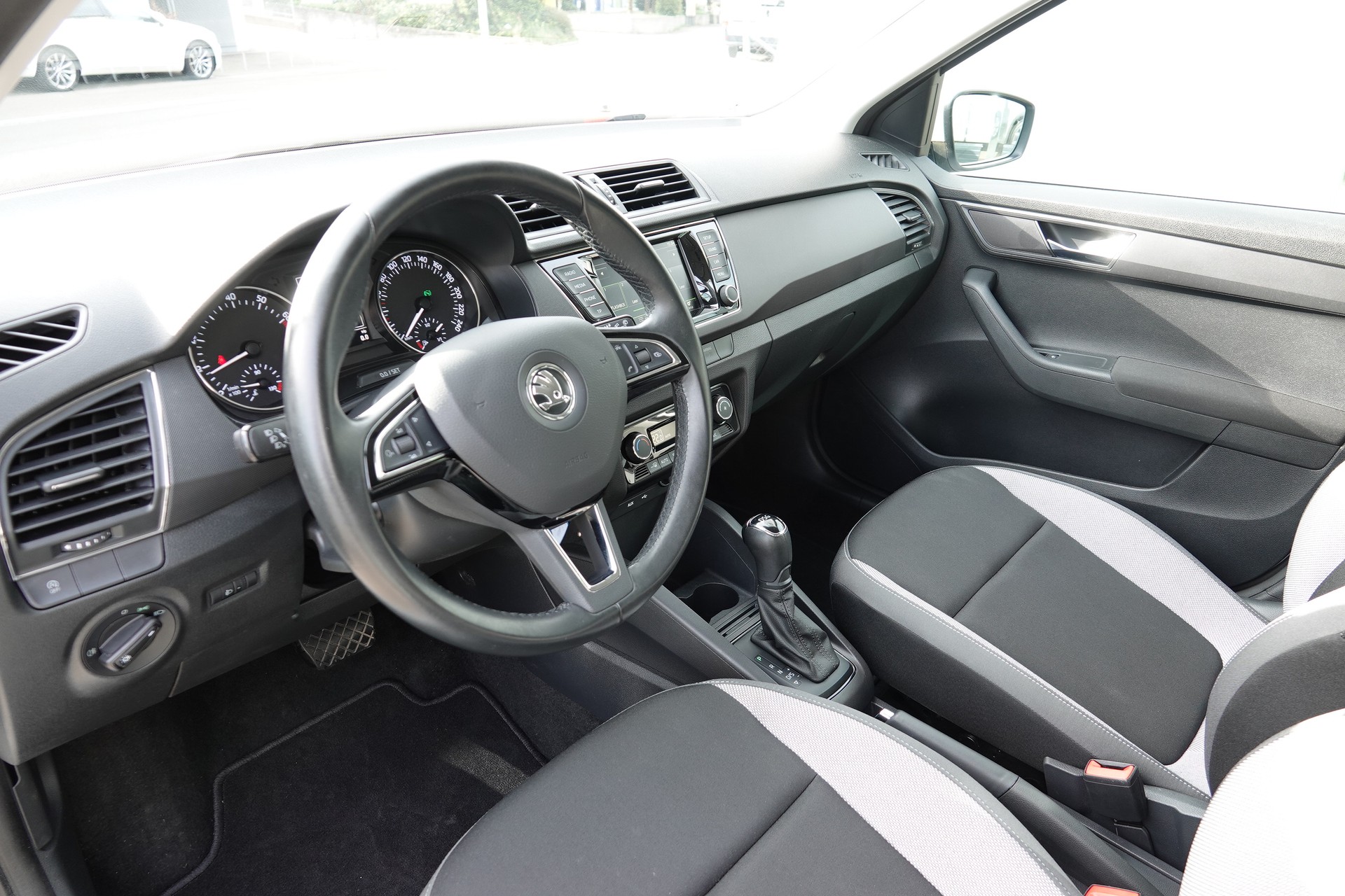 SKODA Fabia 1.2 TSI Ambition DSG - 9