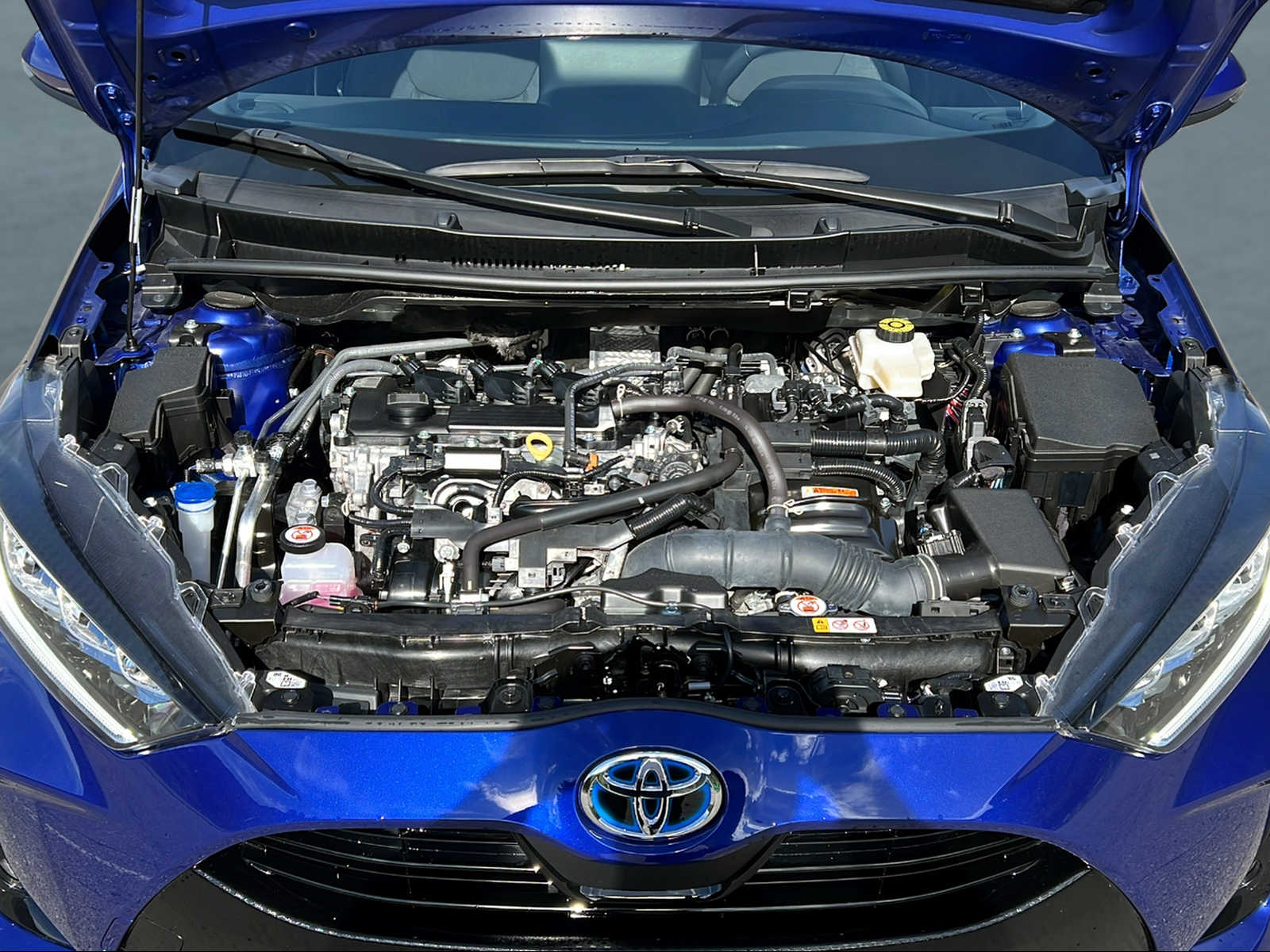 TOYOTA Yaris 1.5 Premium e-CVT - 10