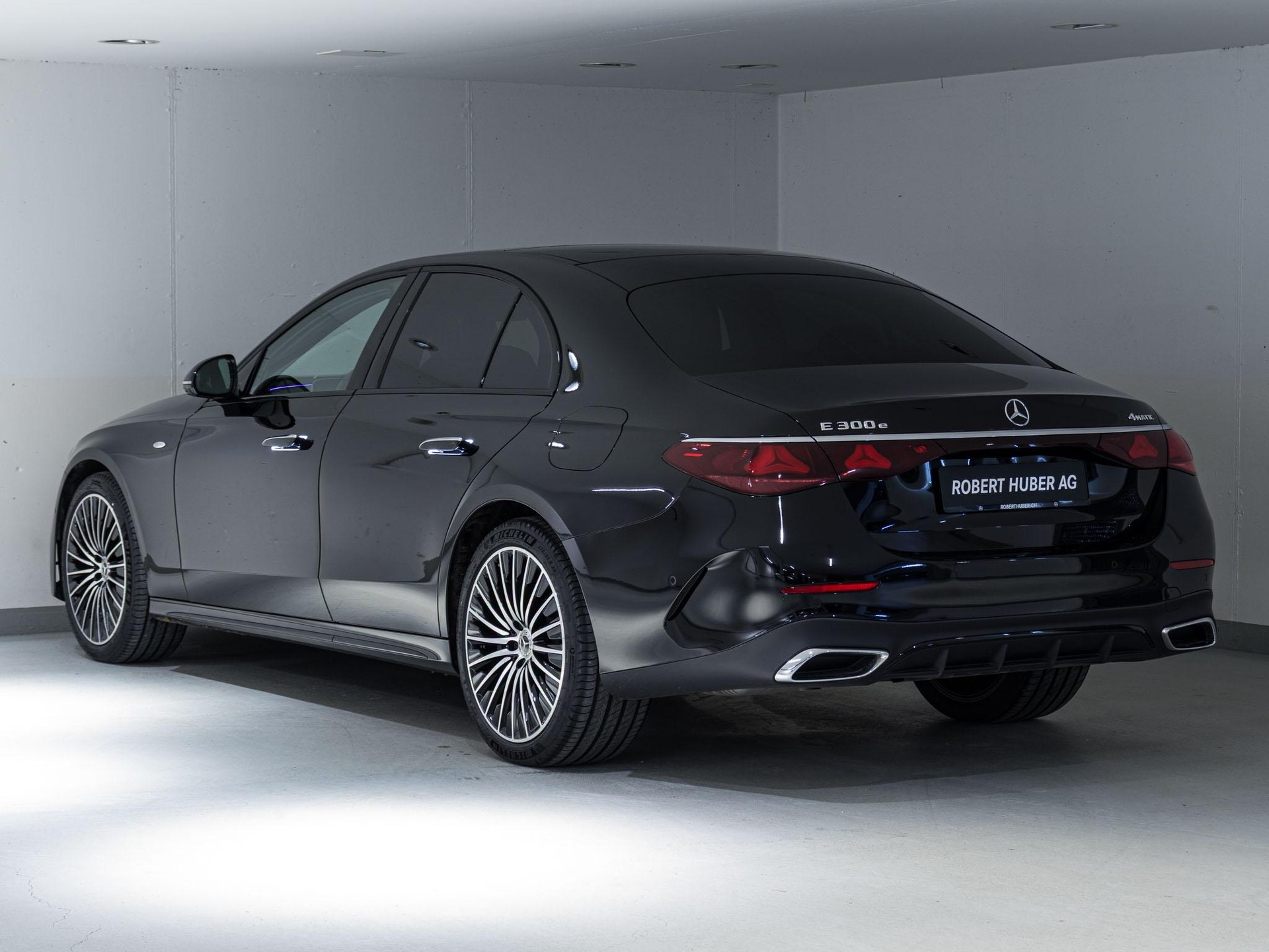 MERCEDES-BENZ E 300 e 4MATIC - 4