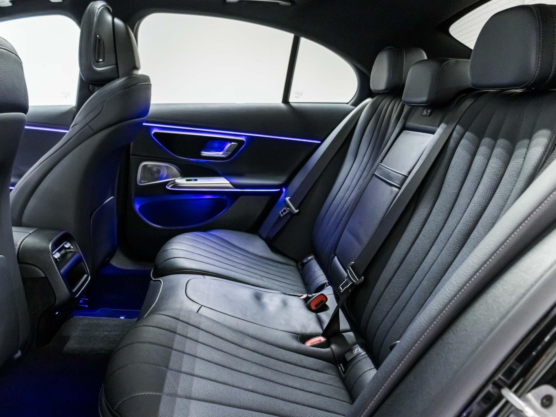 MERCEDES-BENZ E 300 e 4MATIC - 8