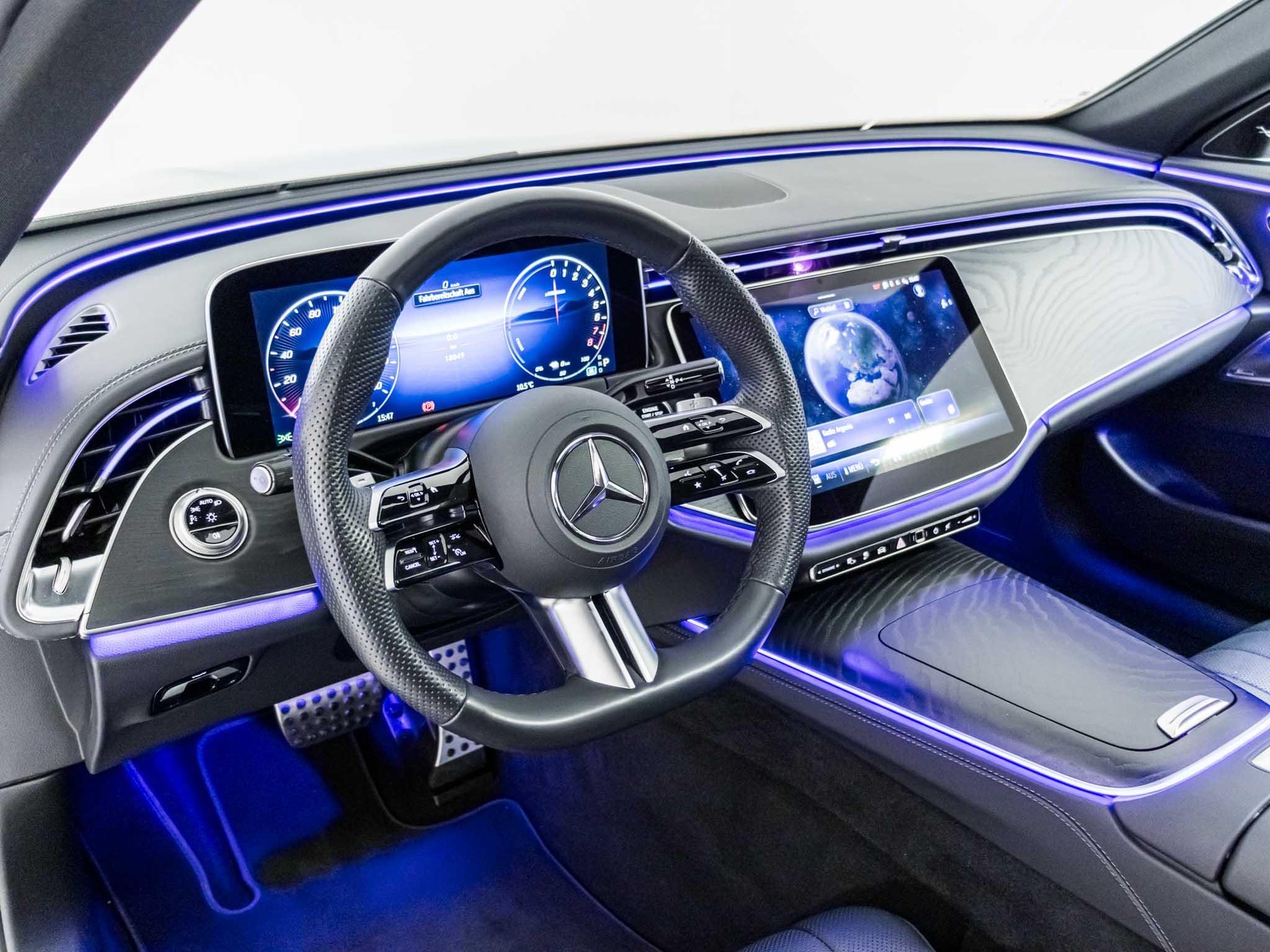 MERCEDES-BENZ E 300 e 4MATIC - 10