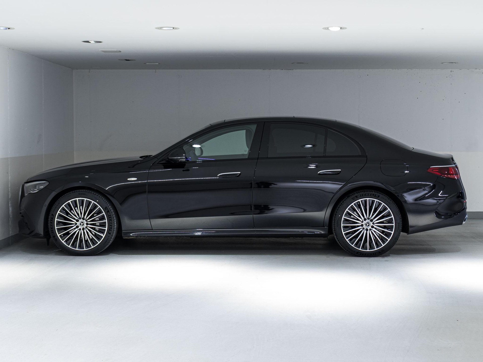 MERCEDES-BENZ E 300 e 4MATIC - 5