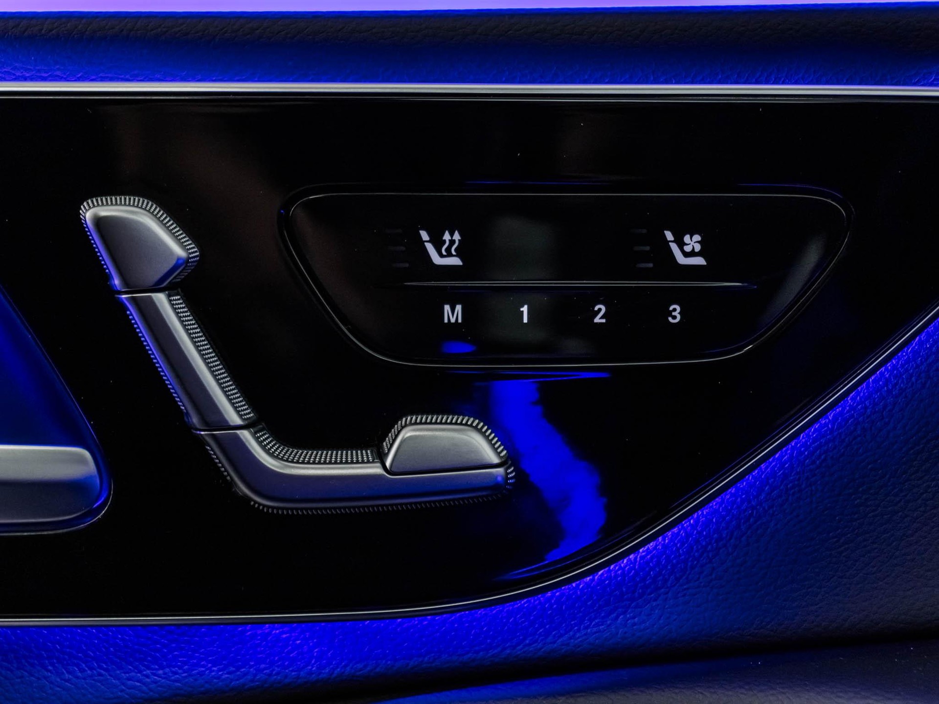 MERCEDES-BENZ E 300 e 4MATIC - 13