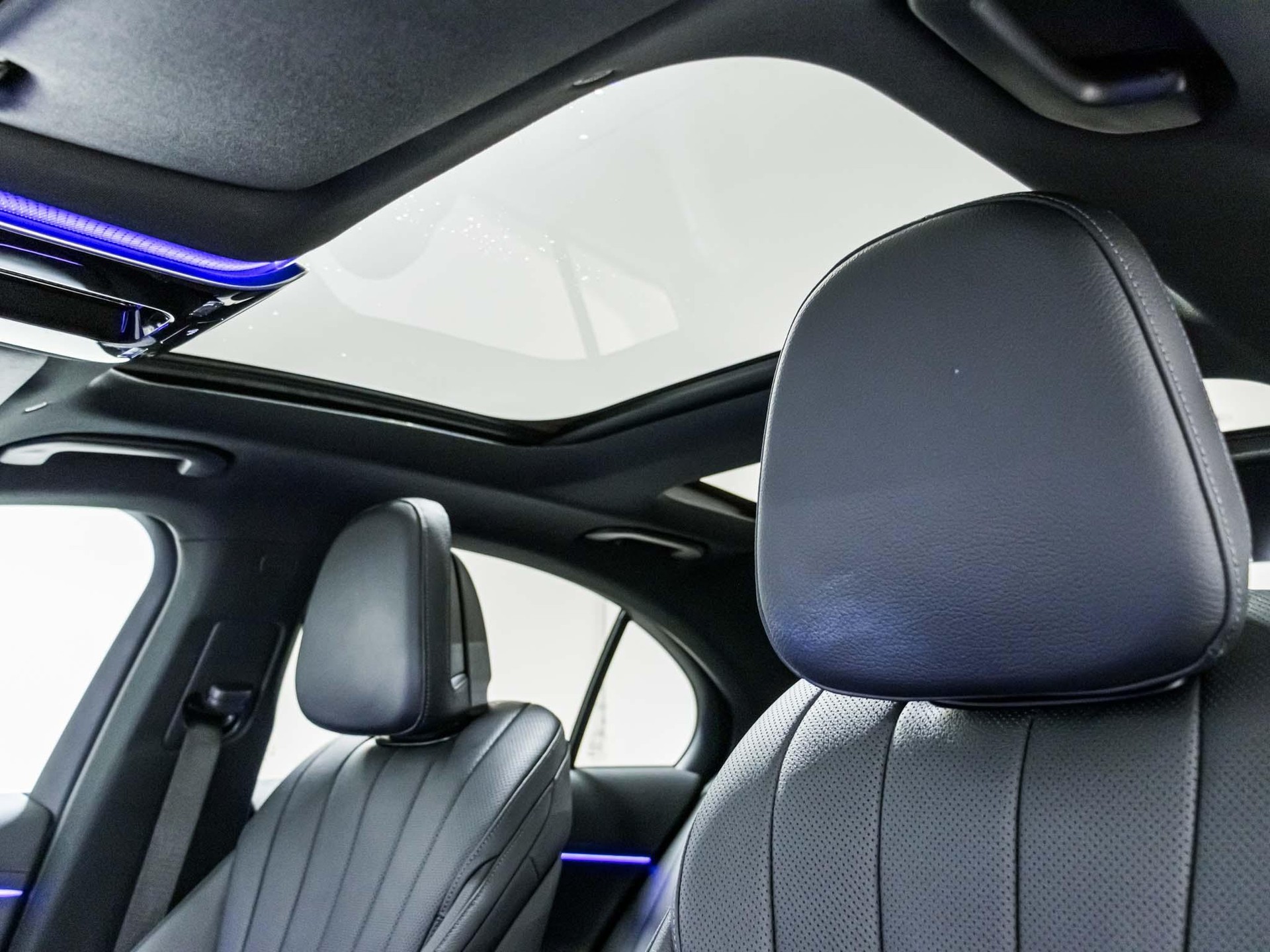 MERCEDES-BENZ E 300 e 4MATIC - 9