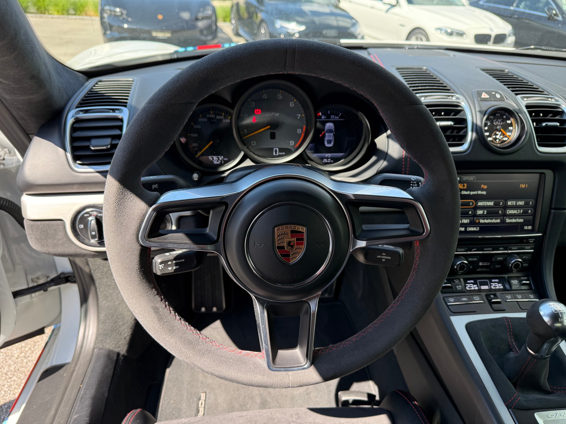 PORSCHE Cayman GT4 - 12