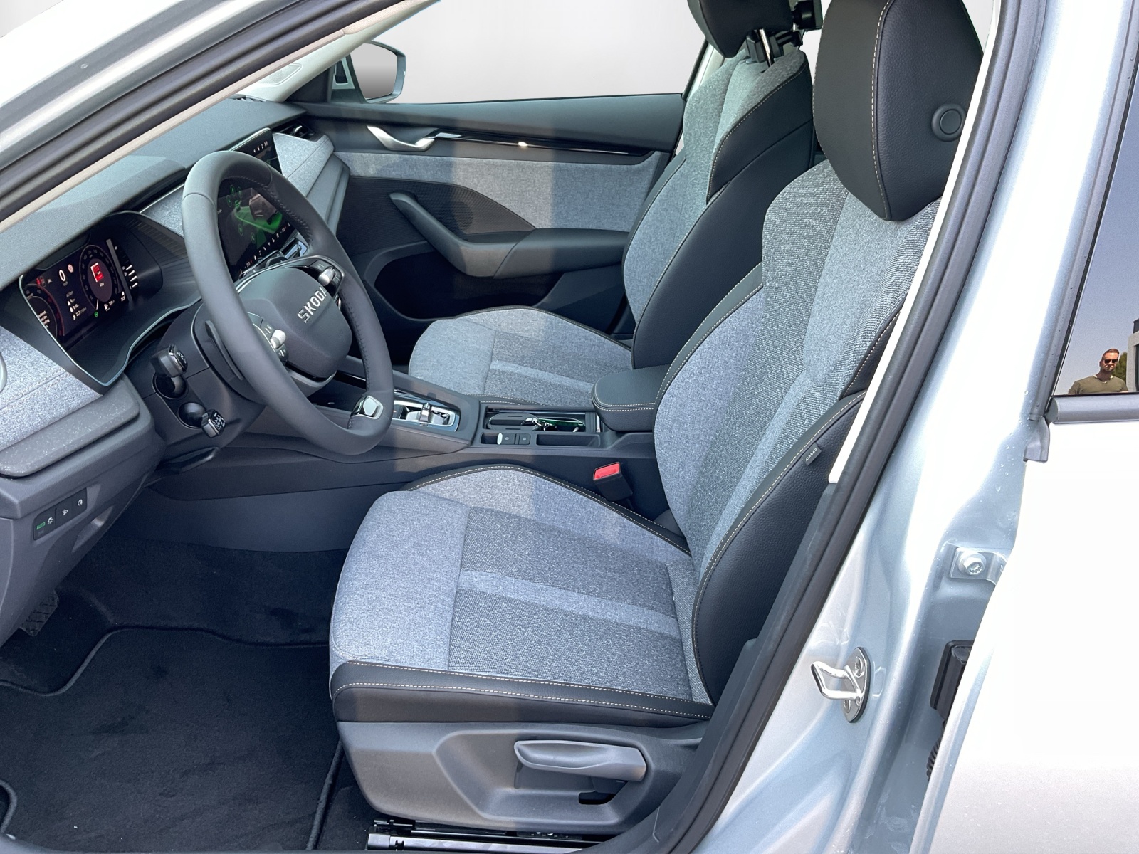 SKODA Octavia Combi 2.0 TDI DSG Selection - 11