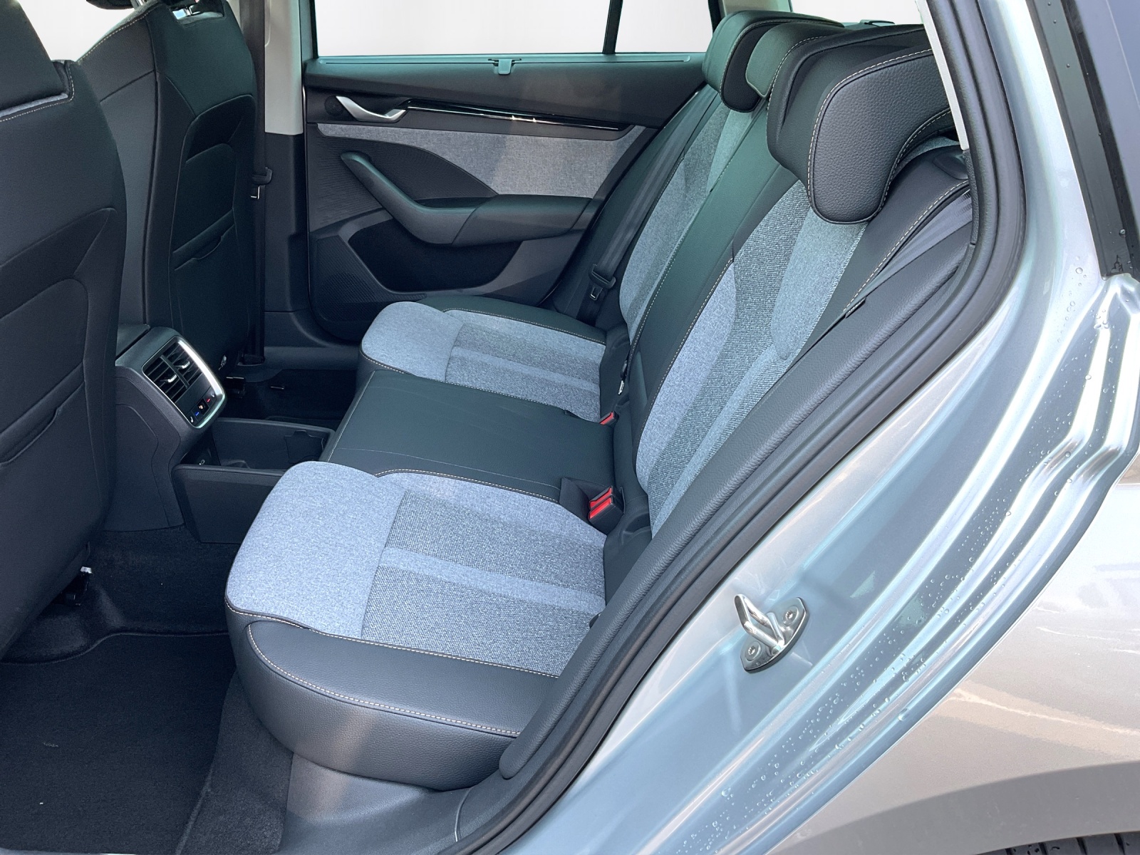 SKODA Octavia Combi 2.0 TDI DSG Selection - 12