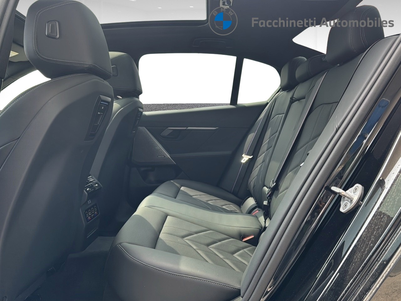 BMW i5 M60 xDrive M Sport Pro - 12