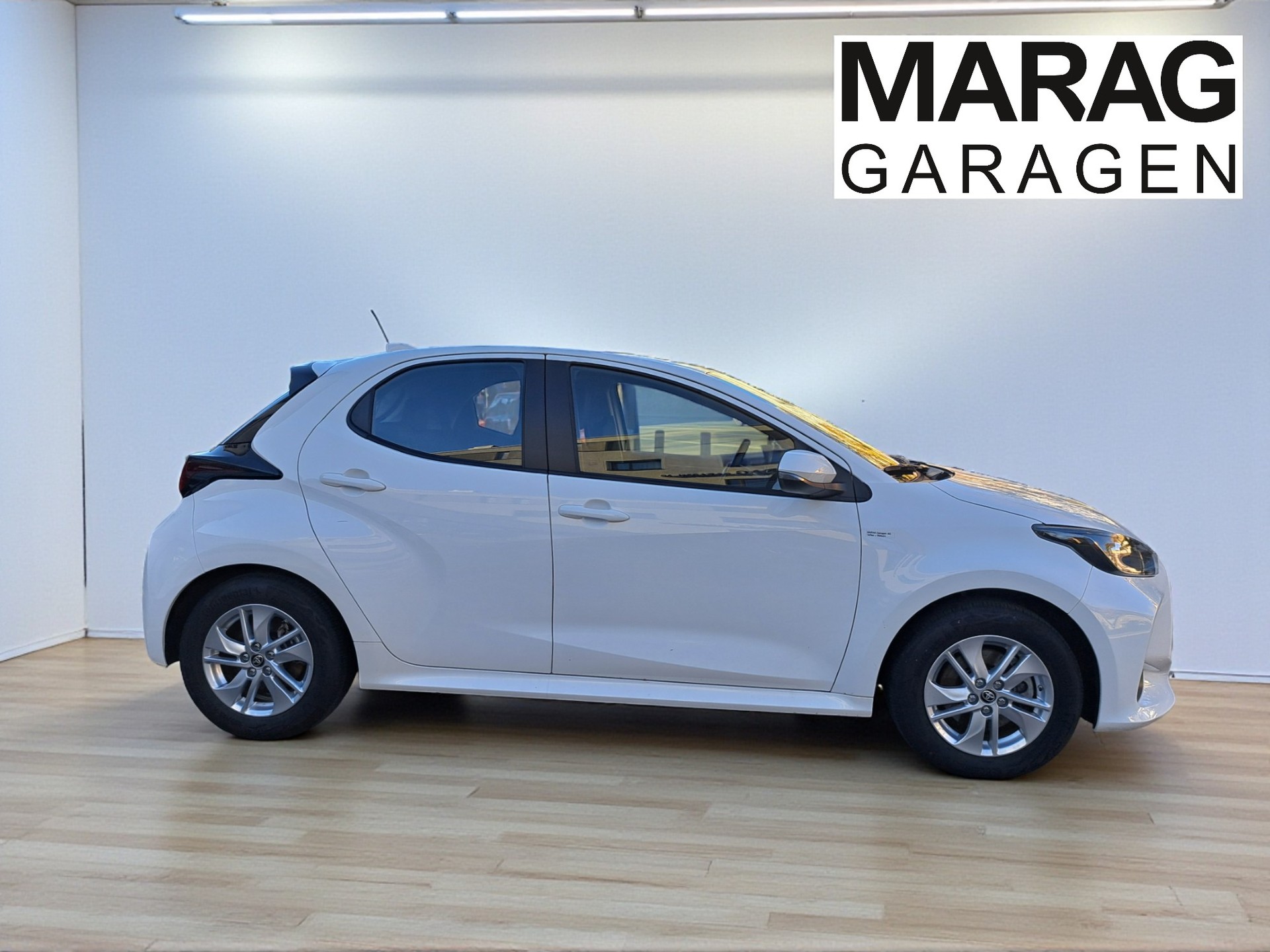 TOYOTA Yaris 1.5 Trend e-CVT - 4