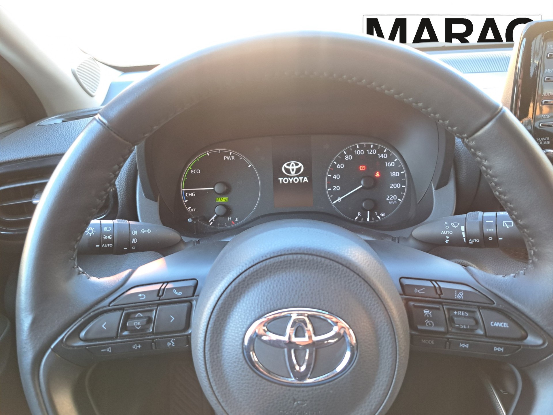 TOYOTA Yaris 1.5 Trend e-CVT - 12