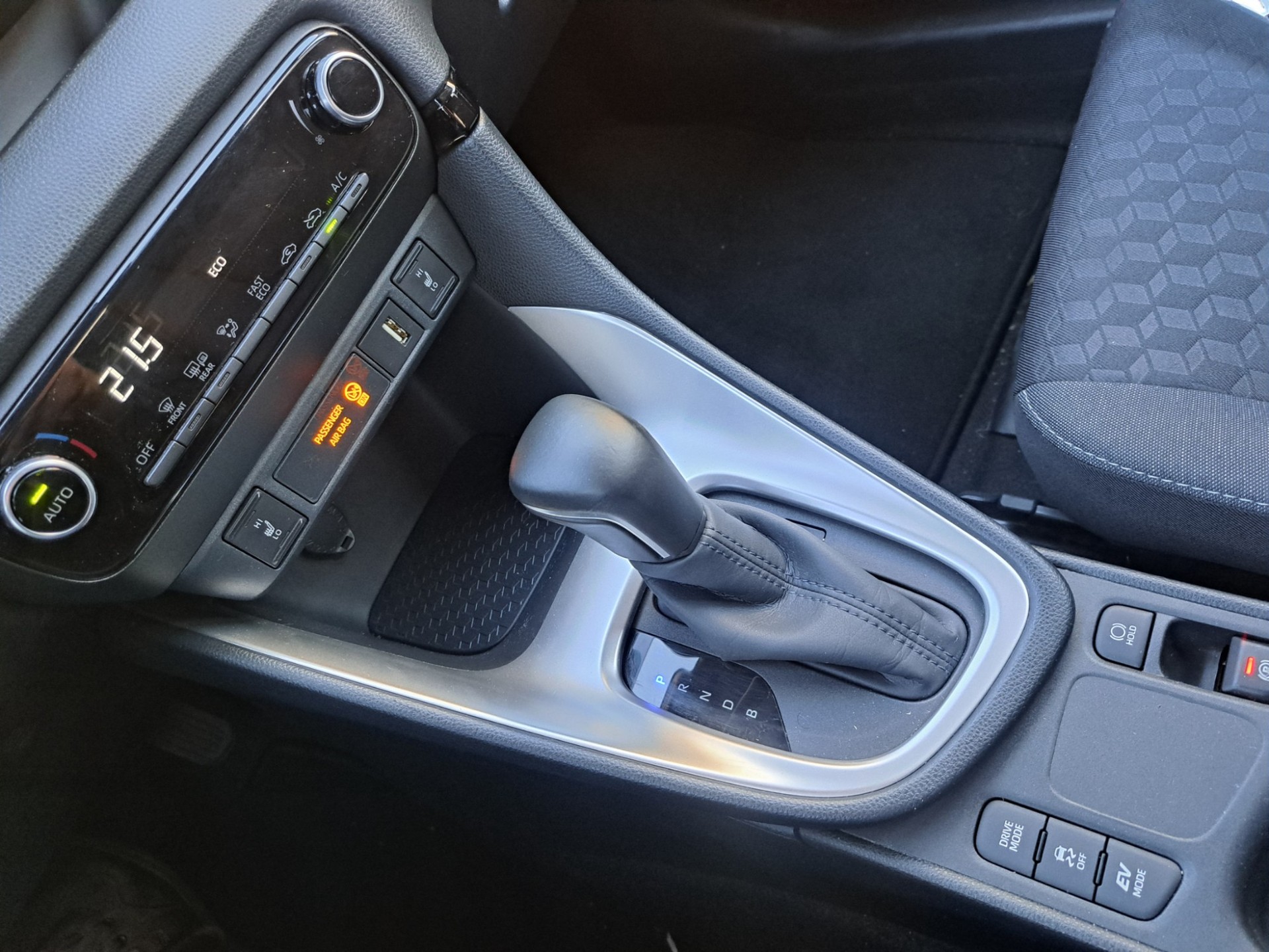 TOYOTA Yaris 1.5 Trend e-CVT - 14