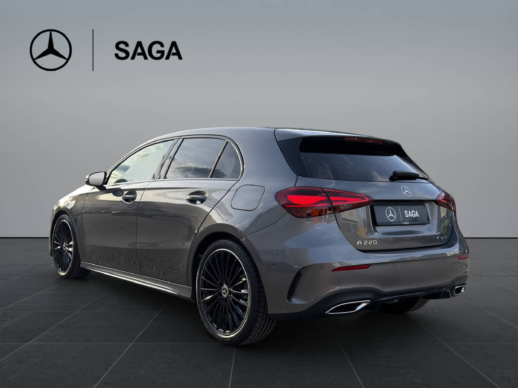 MERCEDES-BENZ A 220 AMG Line 4m - 5