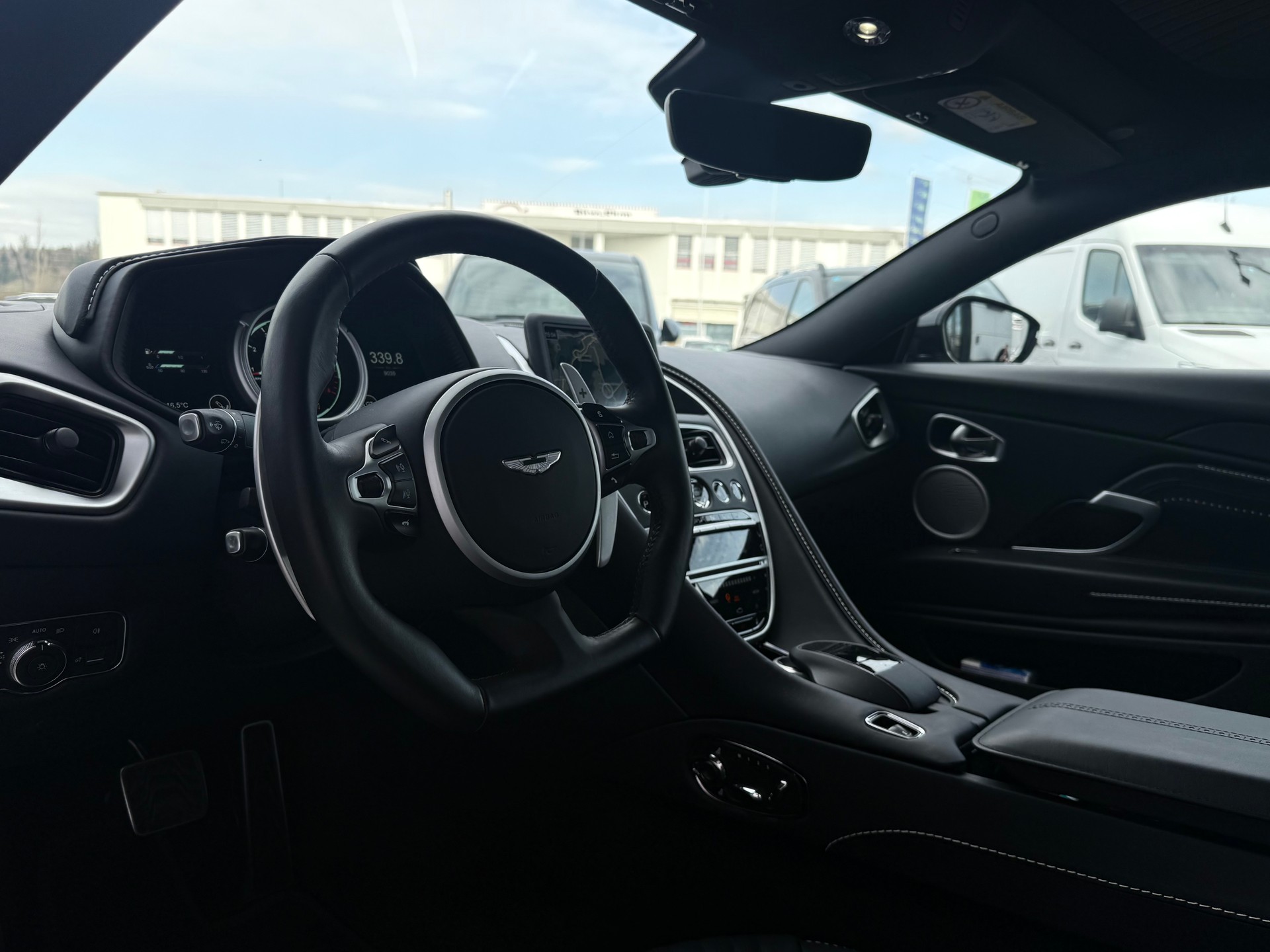 ASTON MARTIN DB11 Coupé 4.0 V8 Bi-Turbo - 4