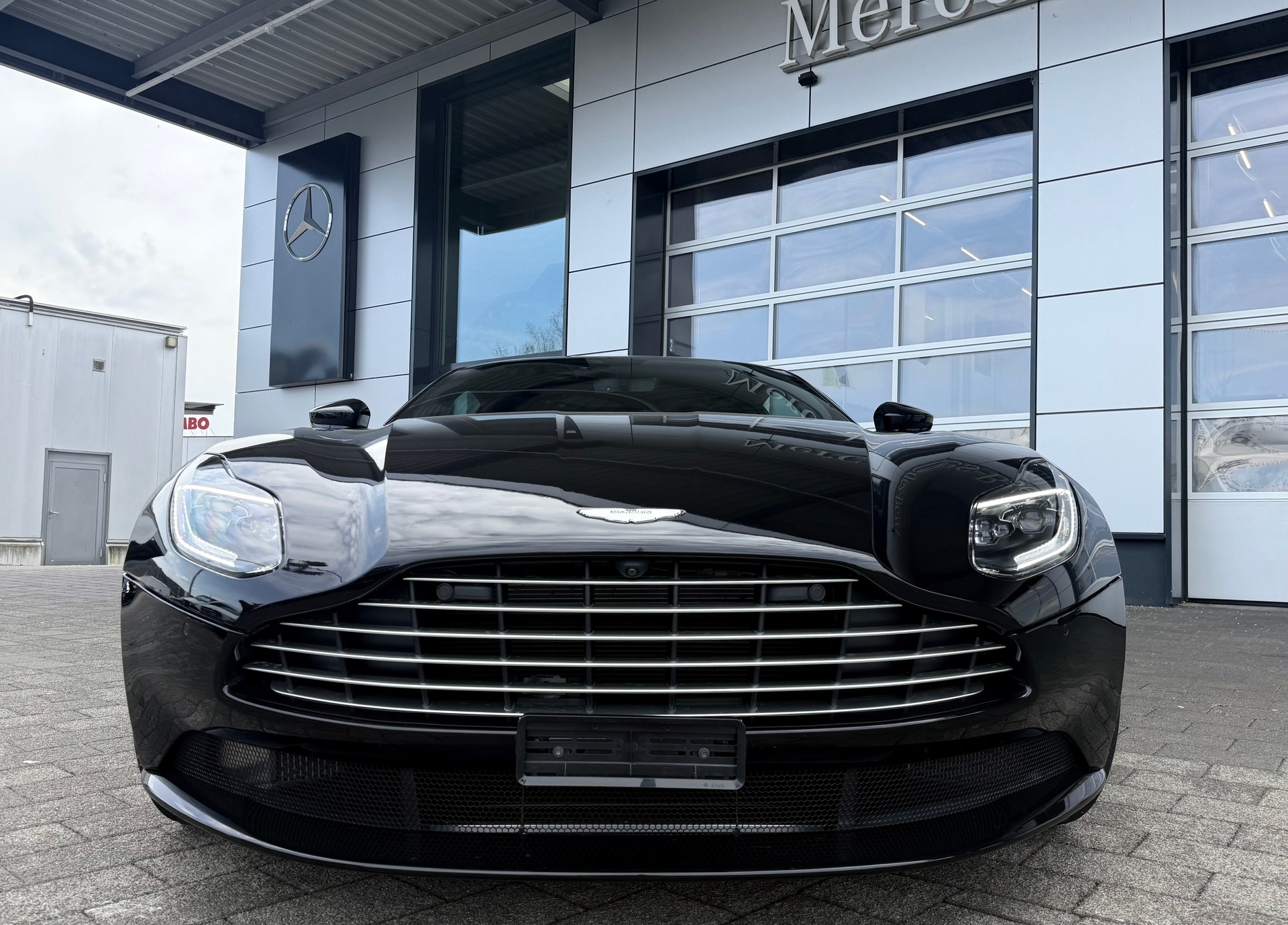 ASTON MARTIN DB11 Coupé 4.0 V8 Bi-Turbo - 3