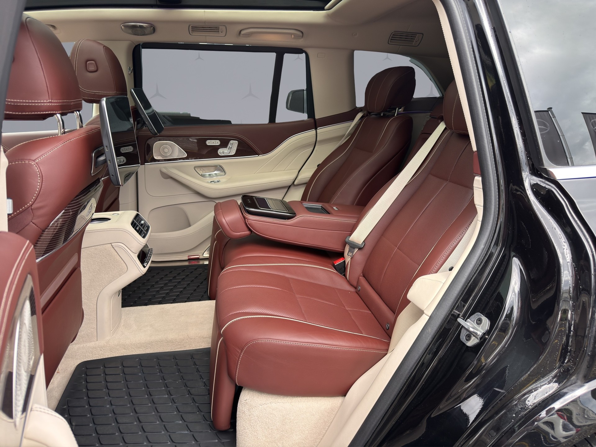 MERCEDES-BENZ GLS 600 4matic+ Maybach - 12