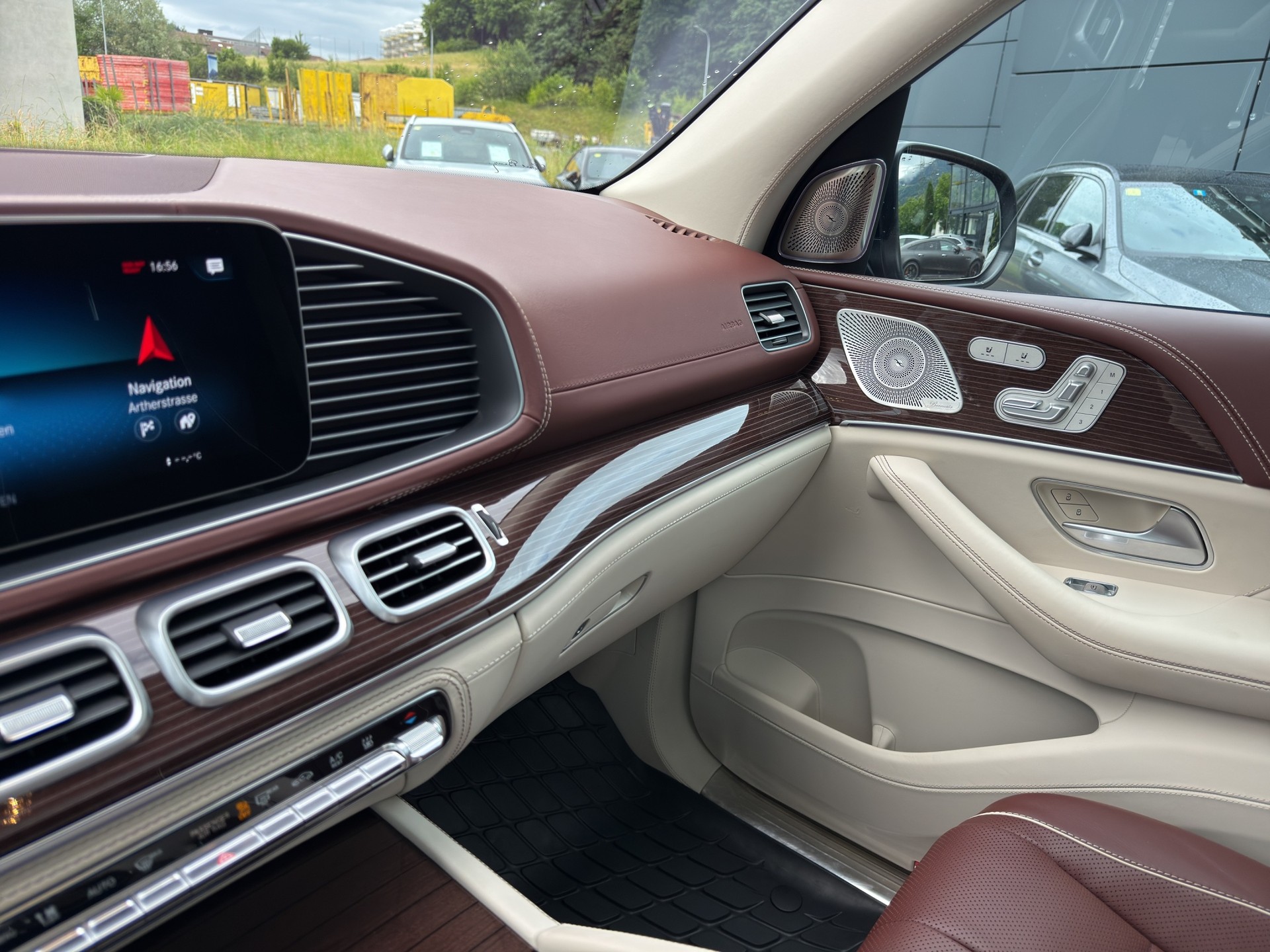 MERCEDES-BENZ GLS 600 4matic+ Maybach - 30