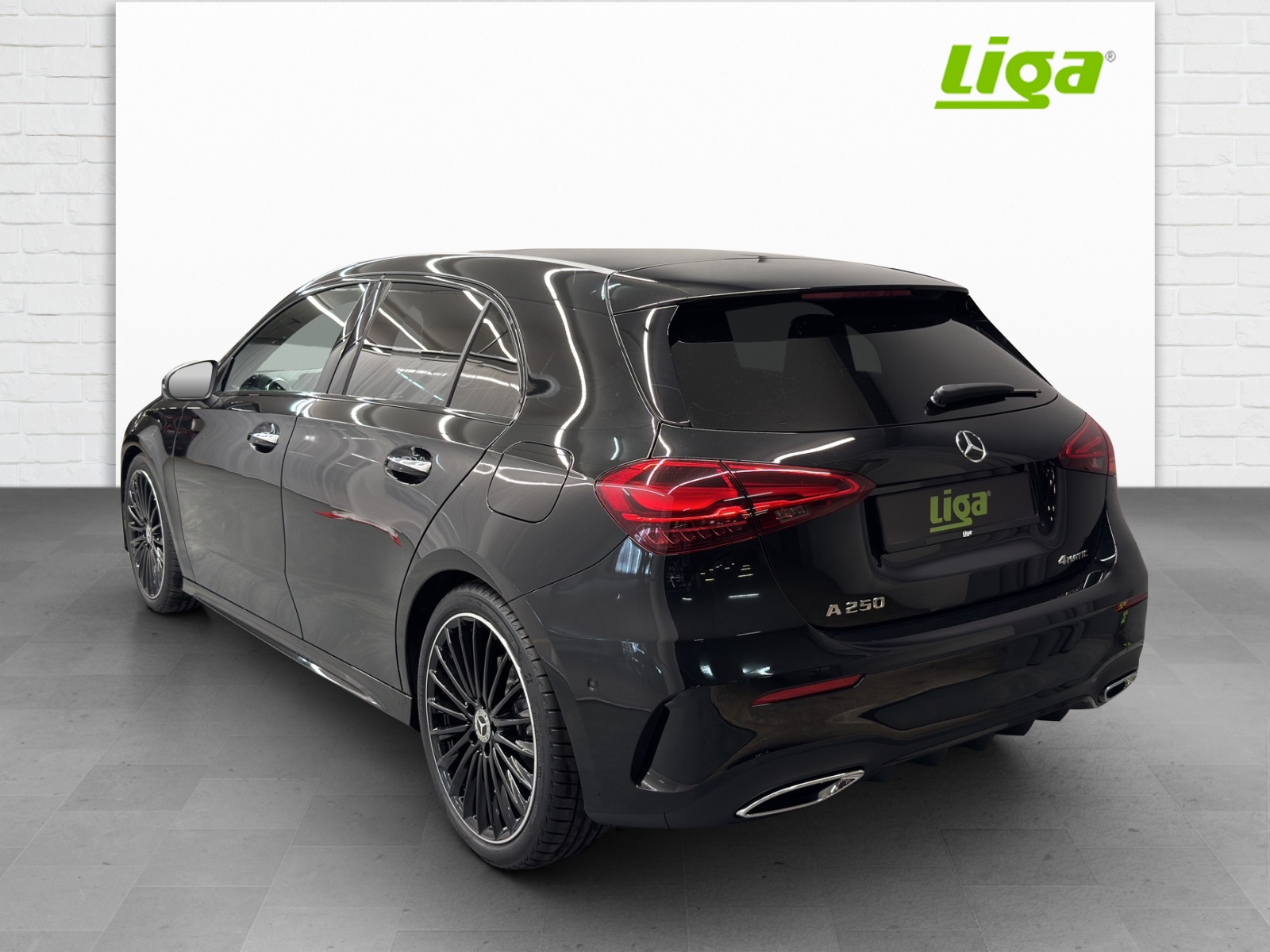 MERCEDES-BENZ A 250 AMG Line 4Matic - 4