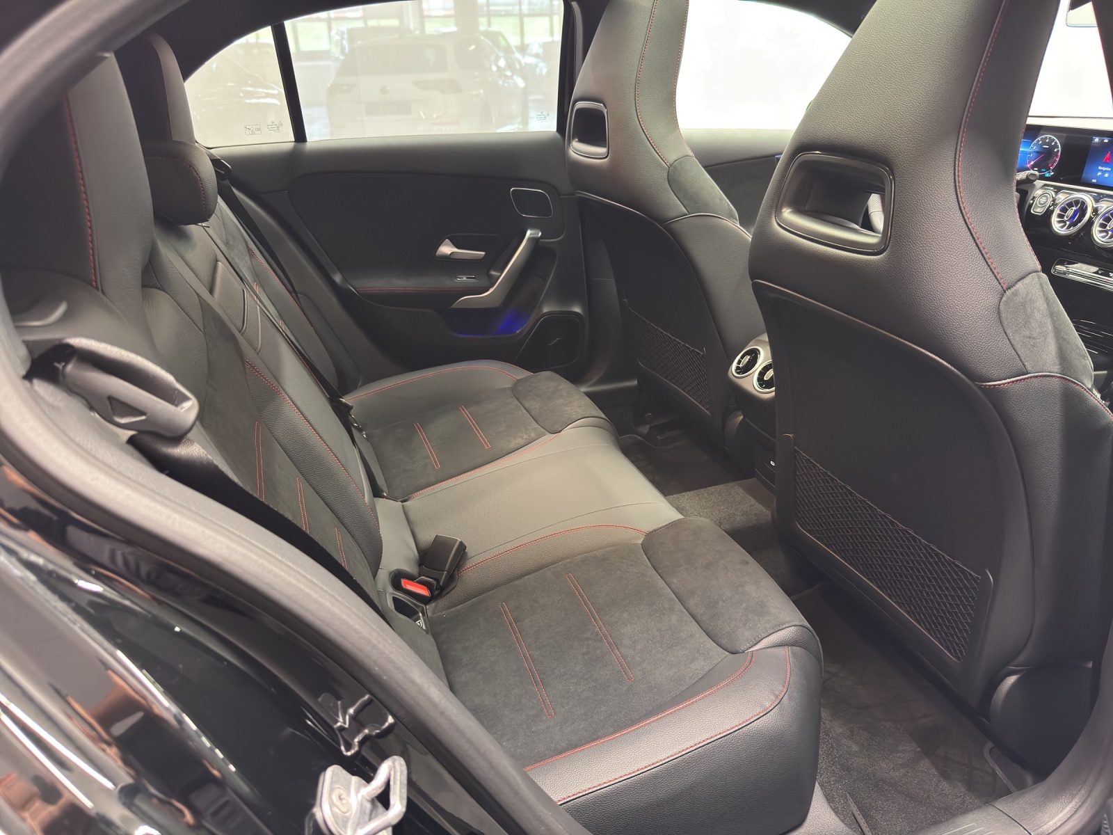 MERCEDES-BENZ A 250 AMG Line 4Matic - 10