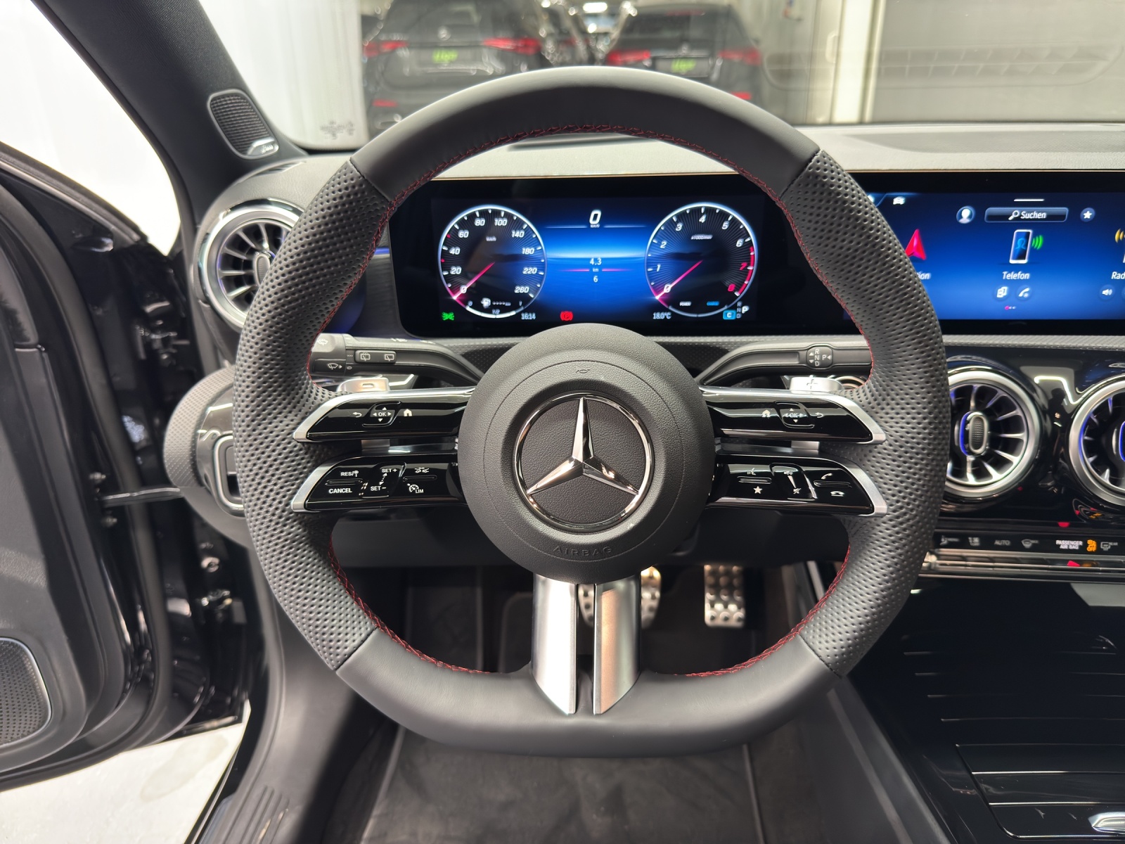 MERCEDES-BENZ A 250 AMG Line 4Matic - 15