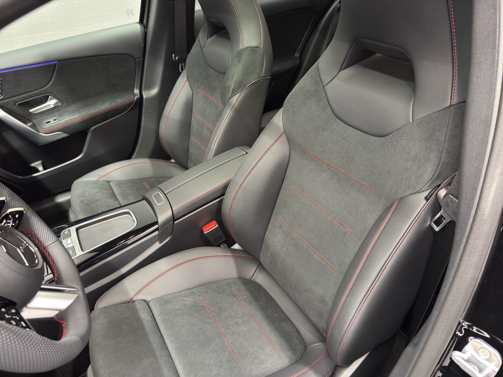 MERCEDES-BENZ A 250 AMG Line 4Matic - 14