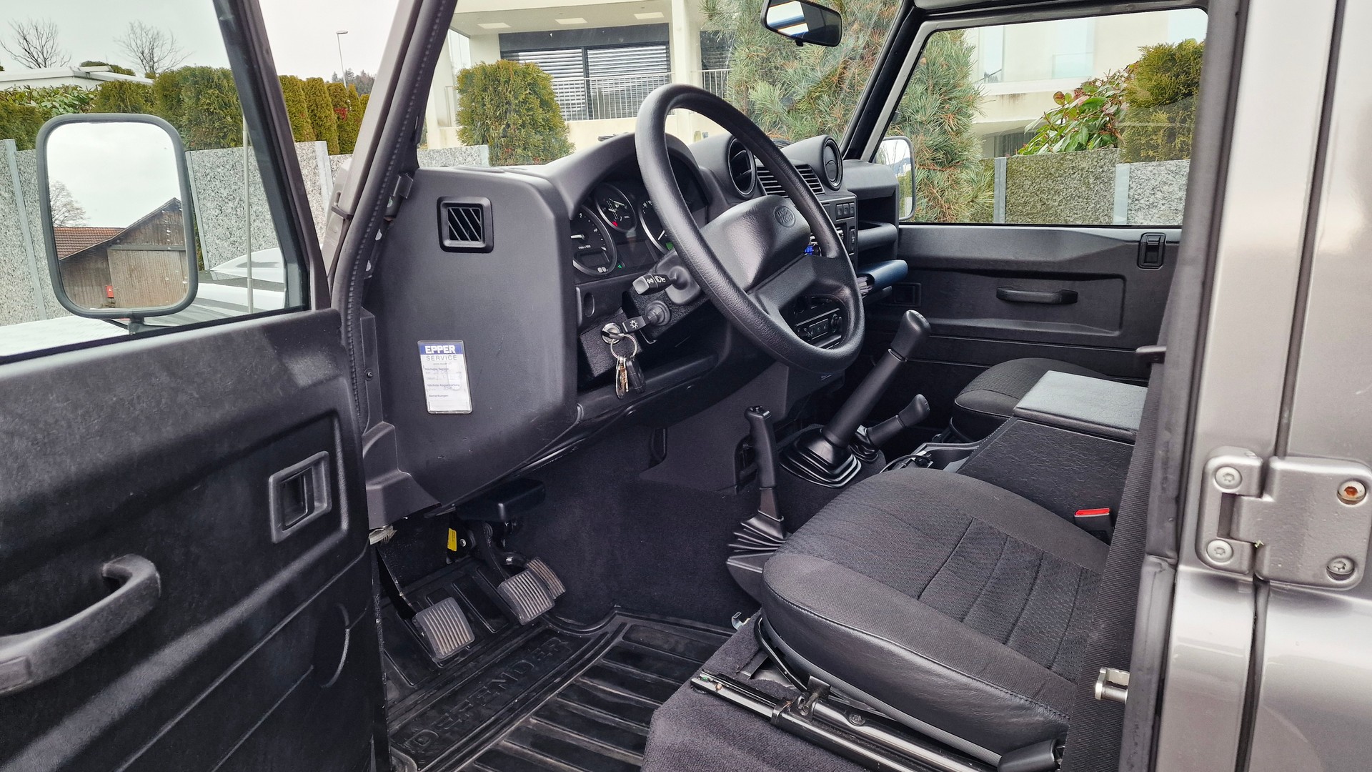LAND ROVER Defender 110 SW 2.4Tdc - 10
