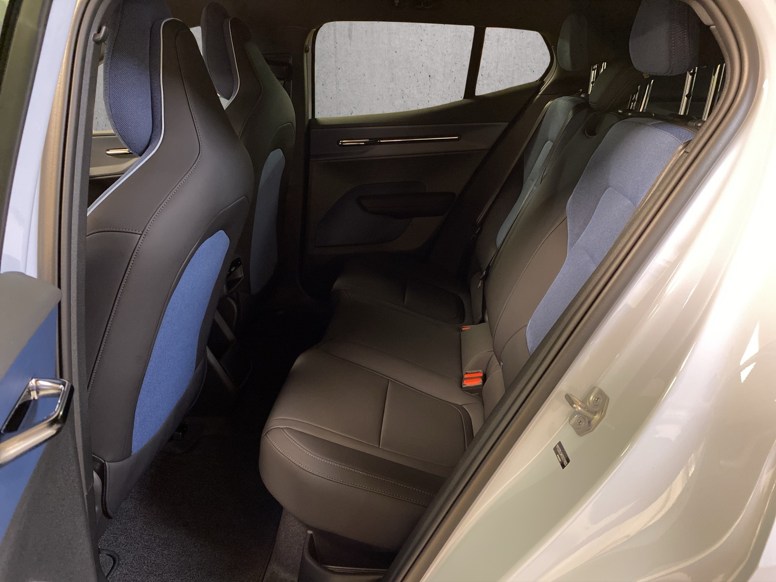 VOLVO EX30 P8 69 kWh AWD Ultra - 13