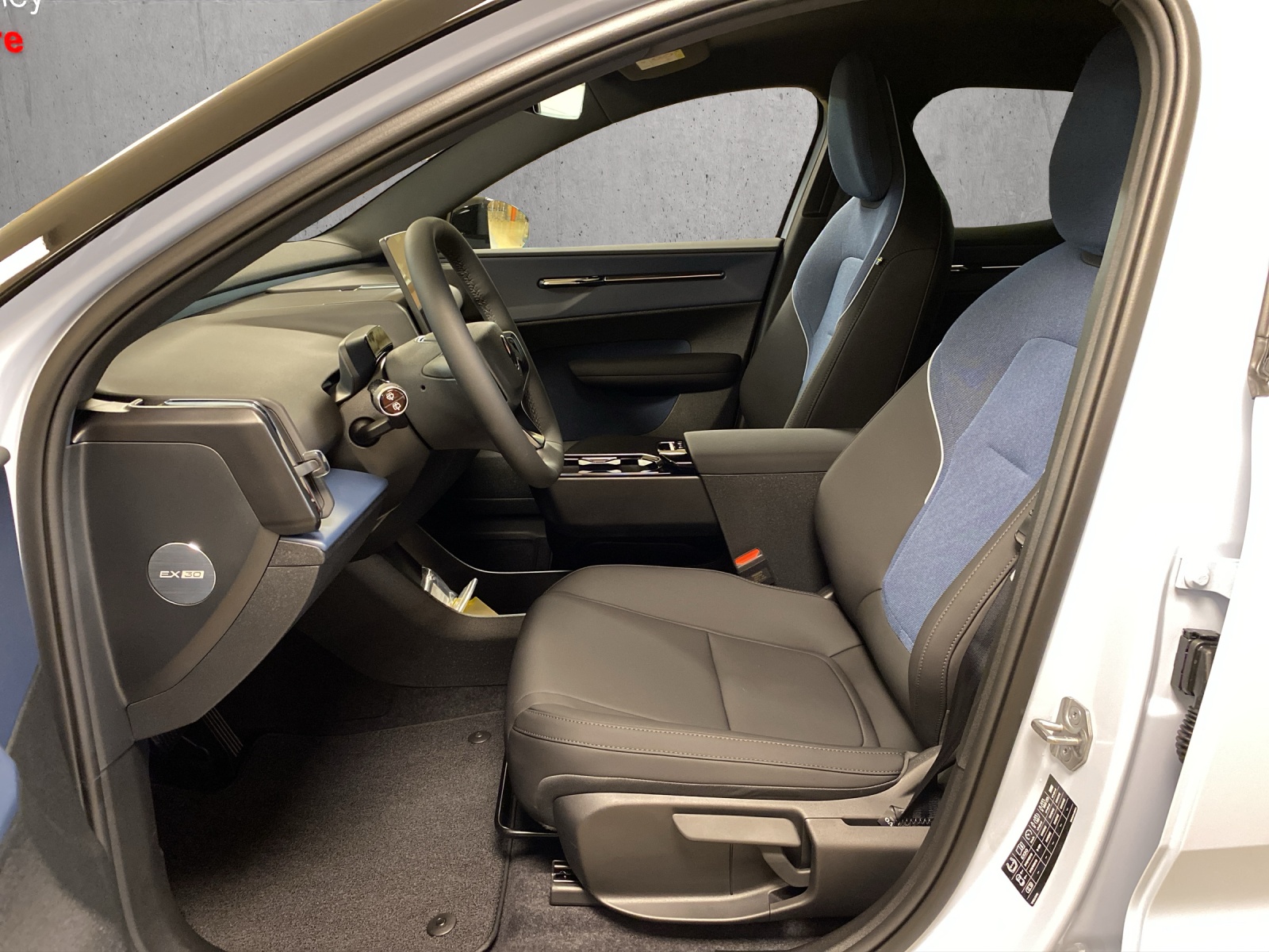 VOLVO EX30 P8 69 kWh AWD Ultra - 8
