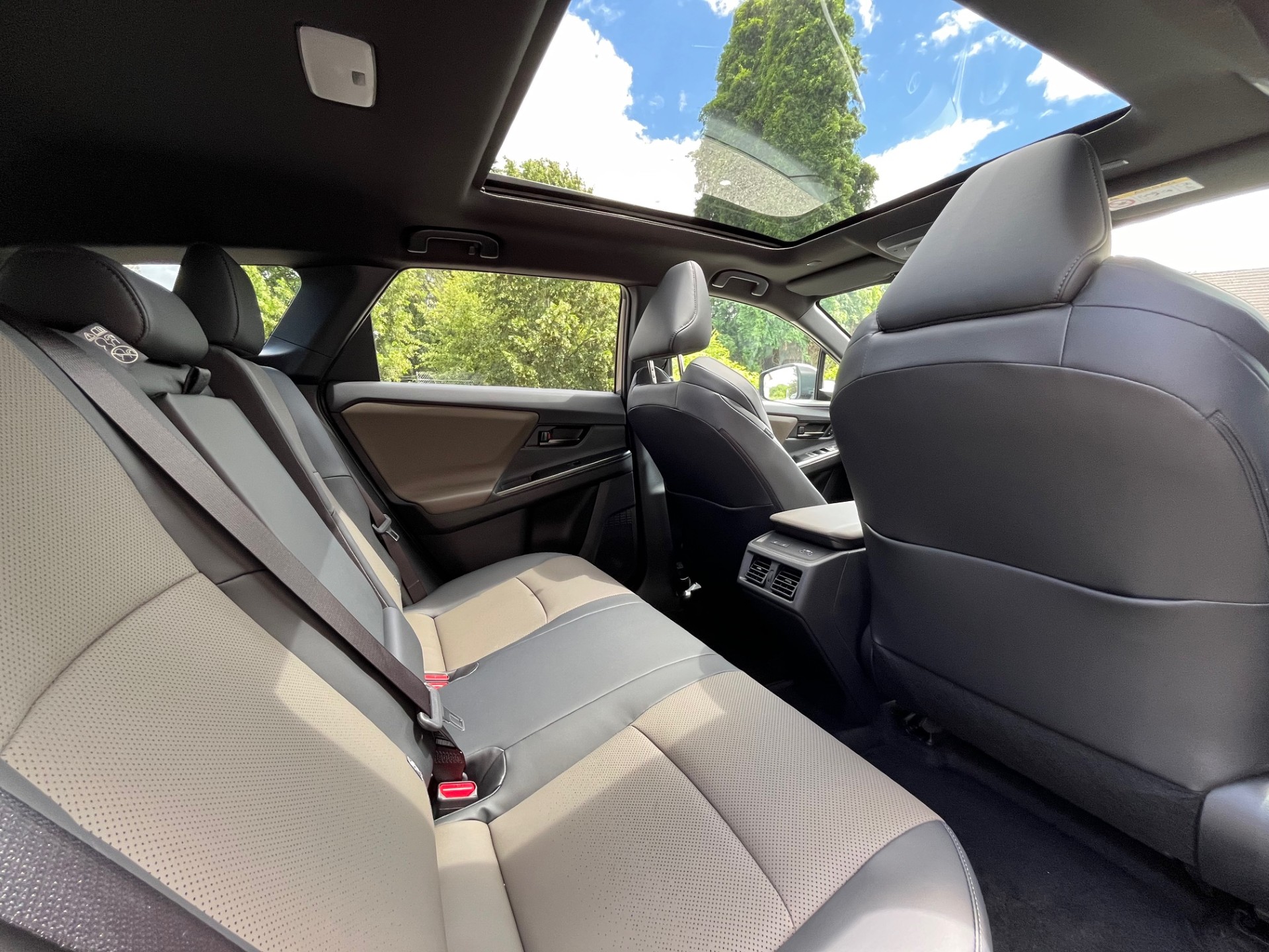 TOYOTA bZ4X Touring Premium AWD - 11