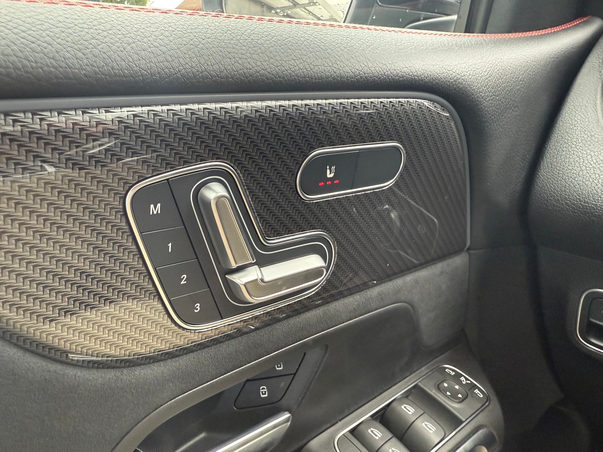 MERCEDES-BENZ GLB 220 4Matic 8G-Tronic - 14