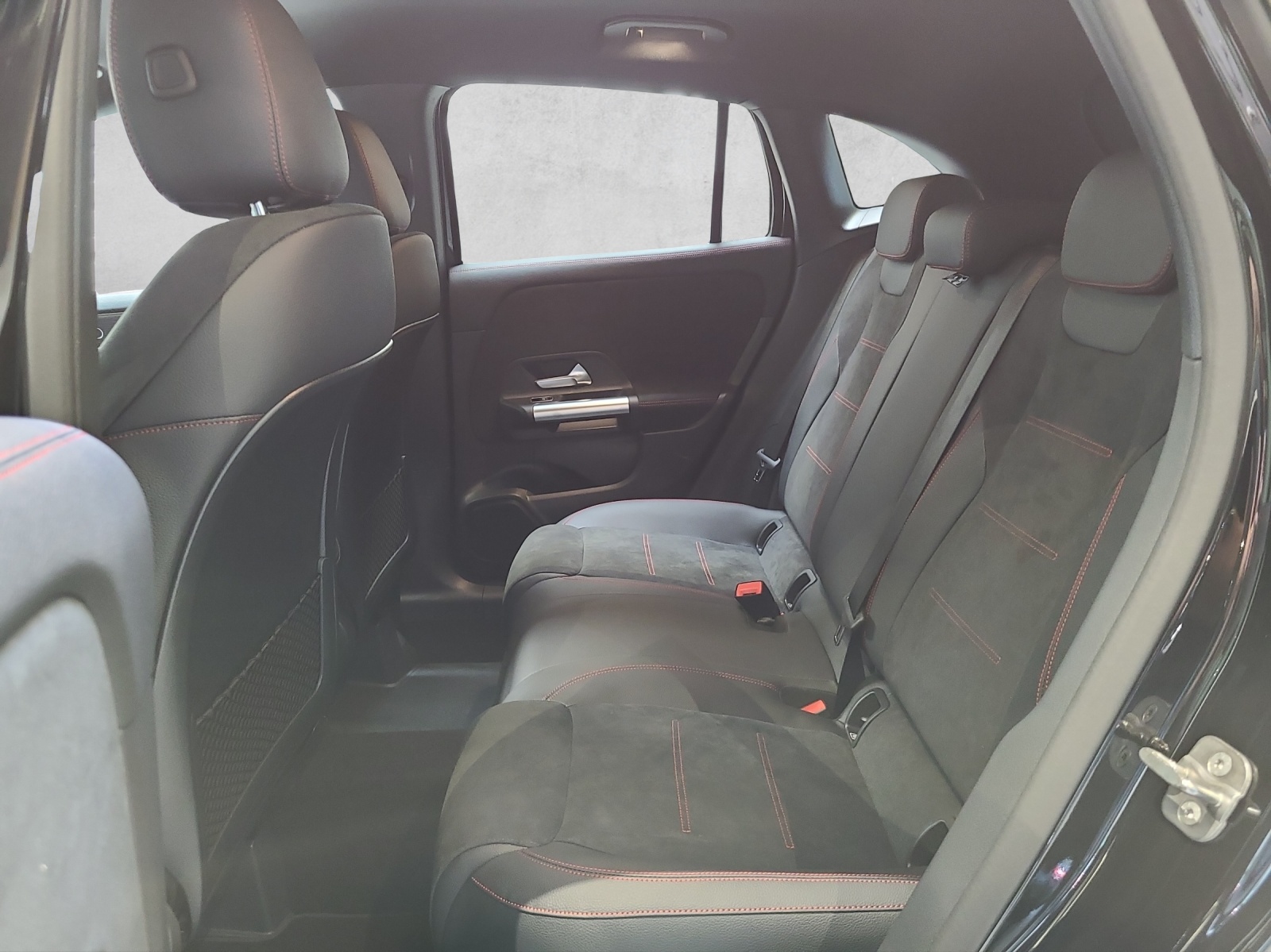 MERCEDES-BENZ GLA 220 4Matic 8G-DCT - 11