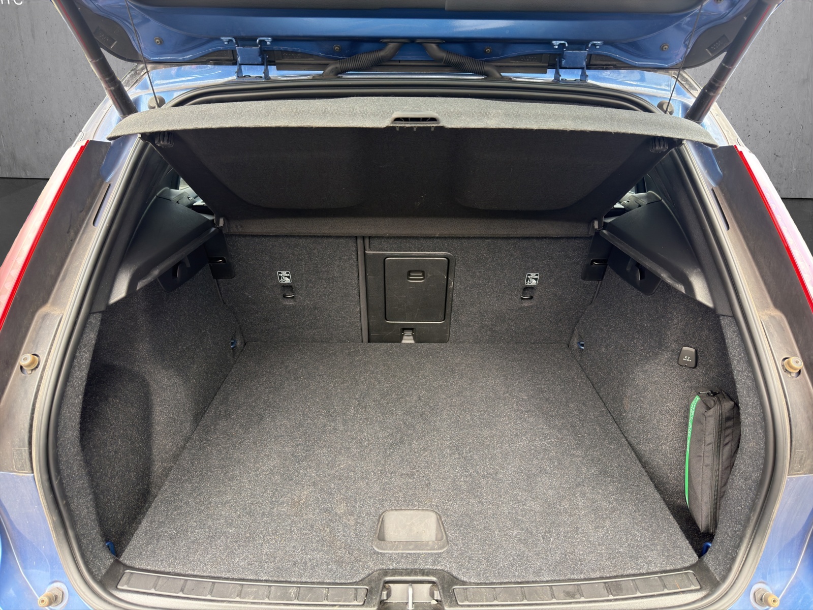 VOLVO XC40 T4 TwE R-Design DCT - 16