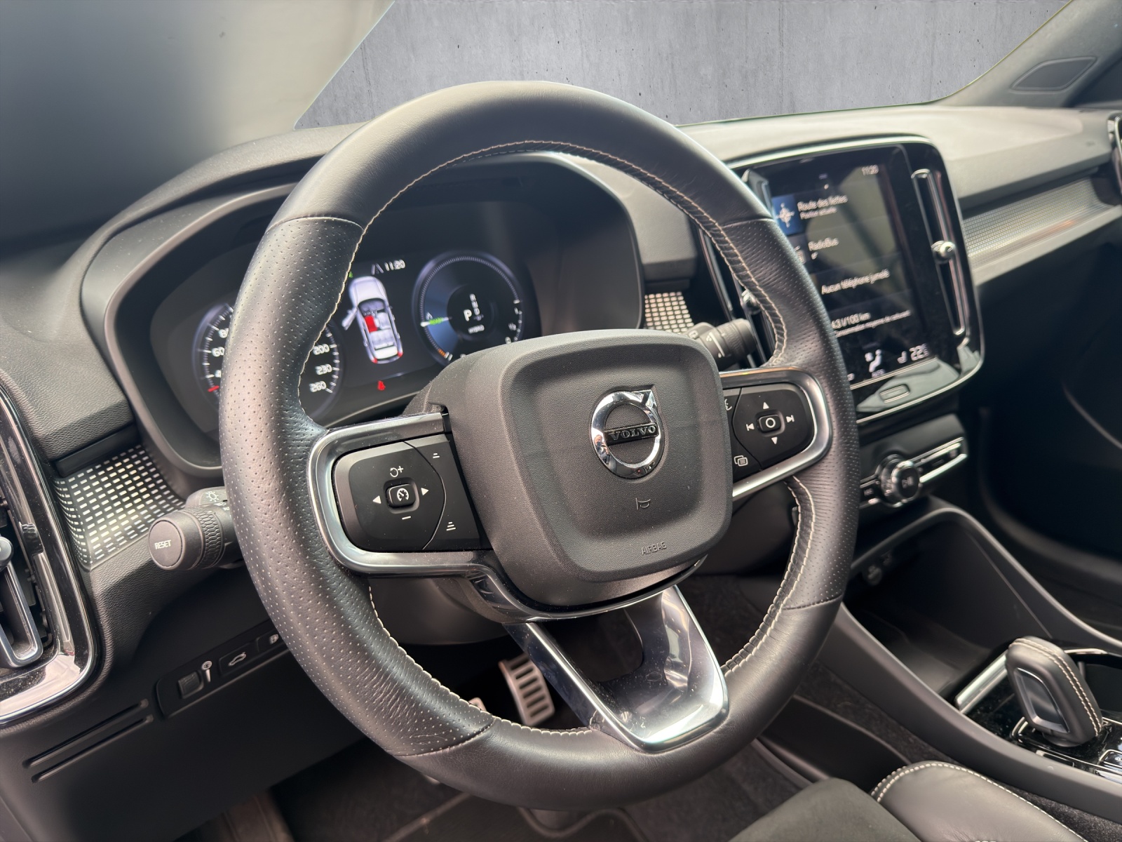 VOLVO XC40 T4 TwE R-Design DCT - 12