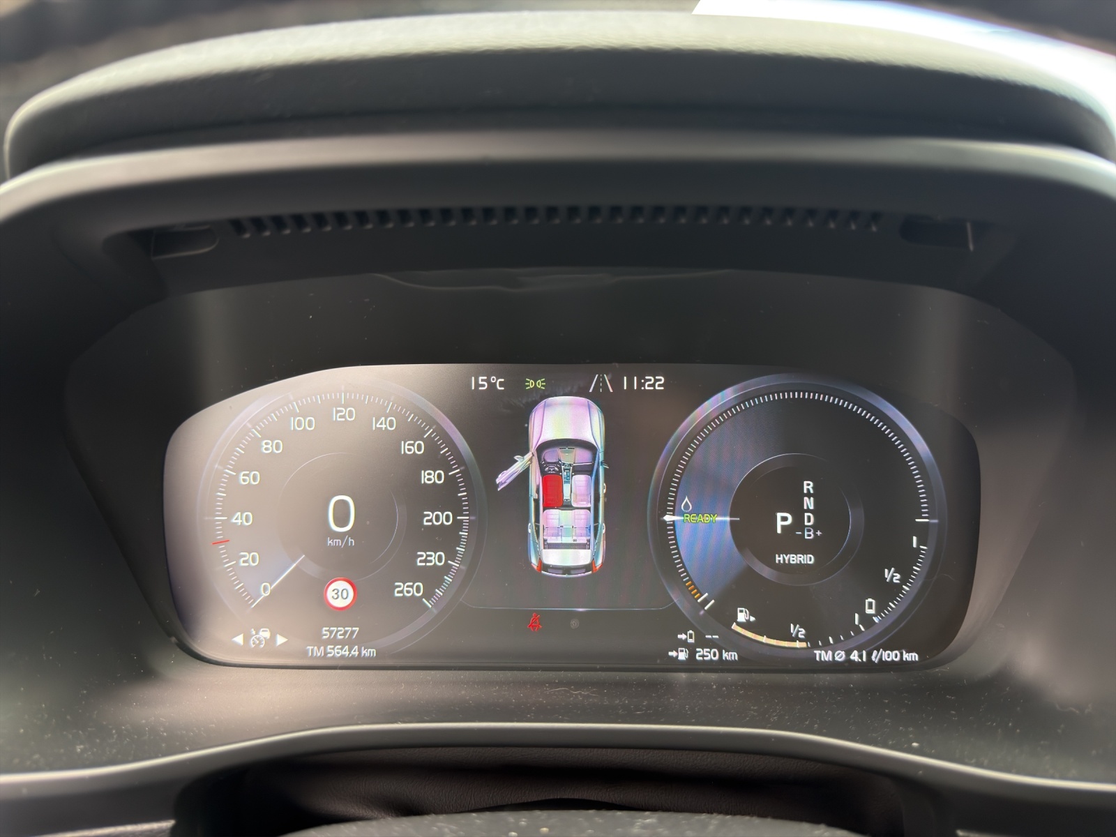 VOLVO XC40 T4 TwE R-Design DCT - 18