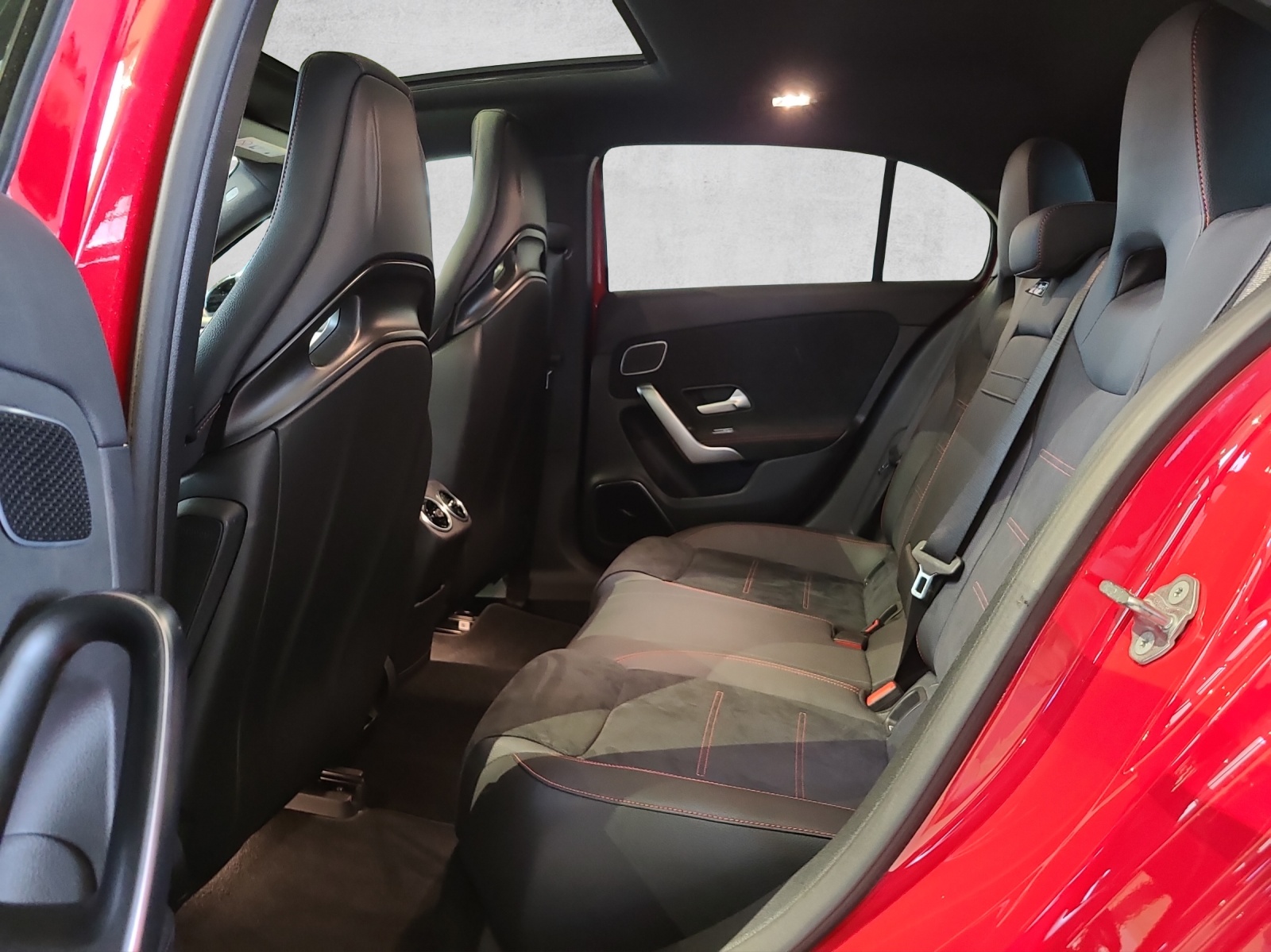 MERCEDES-BENZ A 35 AMG 4Matic Speedshift - 11