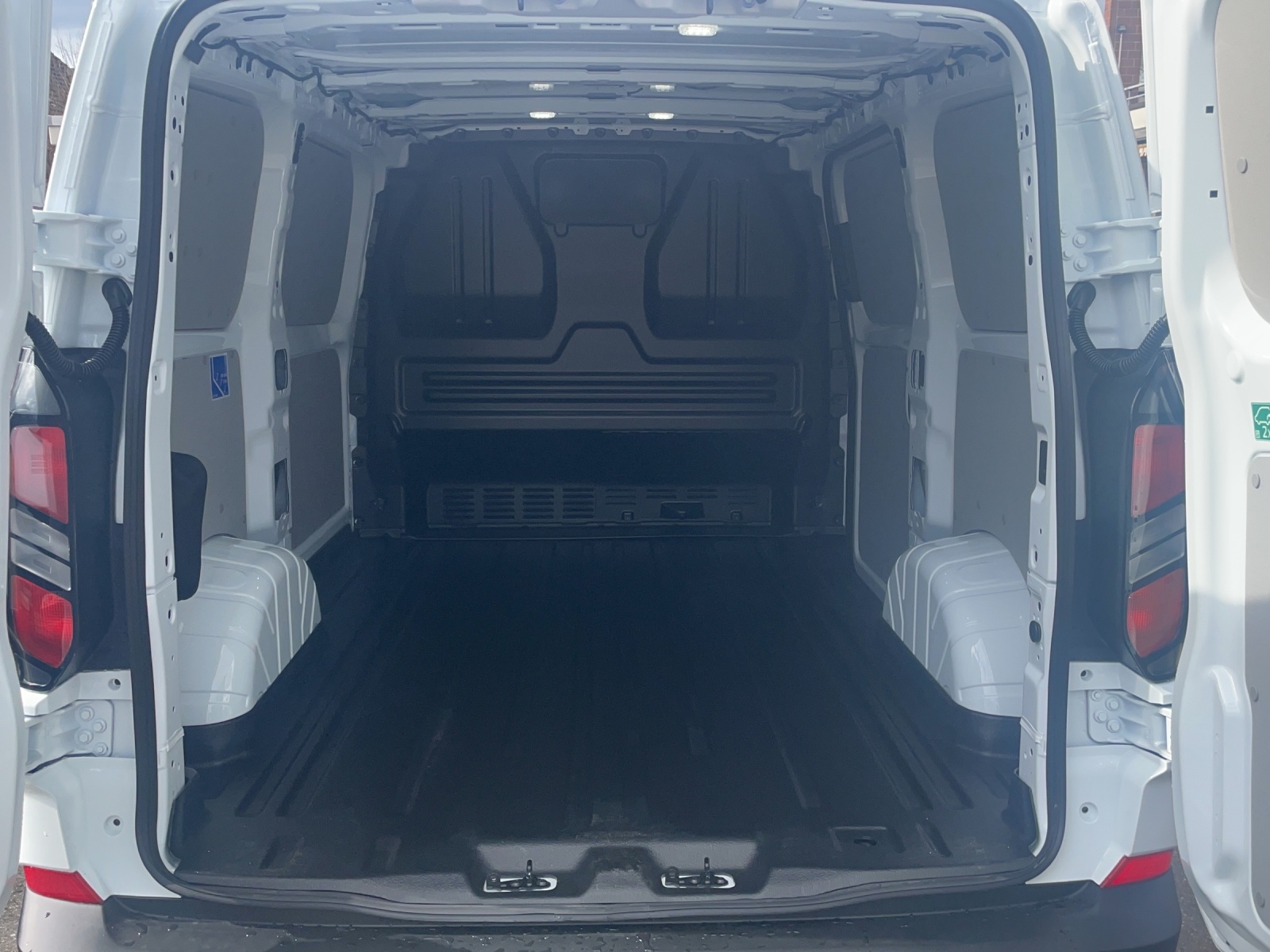 FORD Transit C Van 300 L1 2.0 EcoBlue 136 Trend - 10