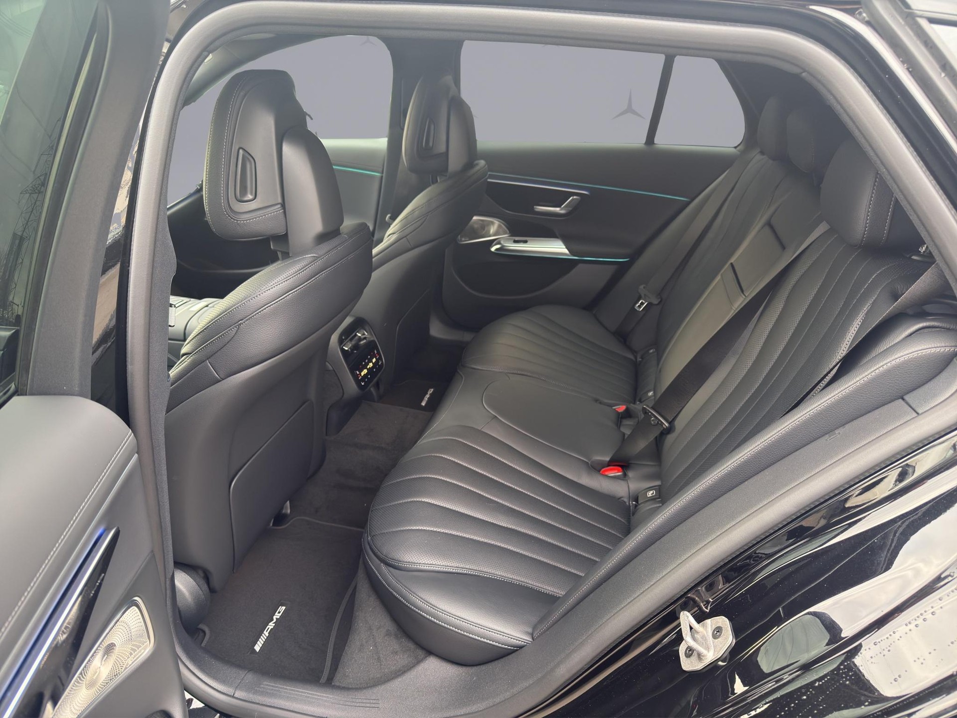 MERCEDES-BENZ E 220 d AMG Line 4matic Kombi - 12