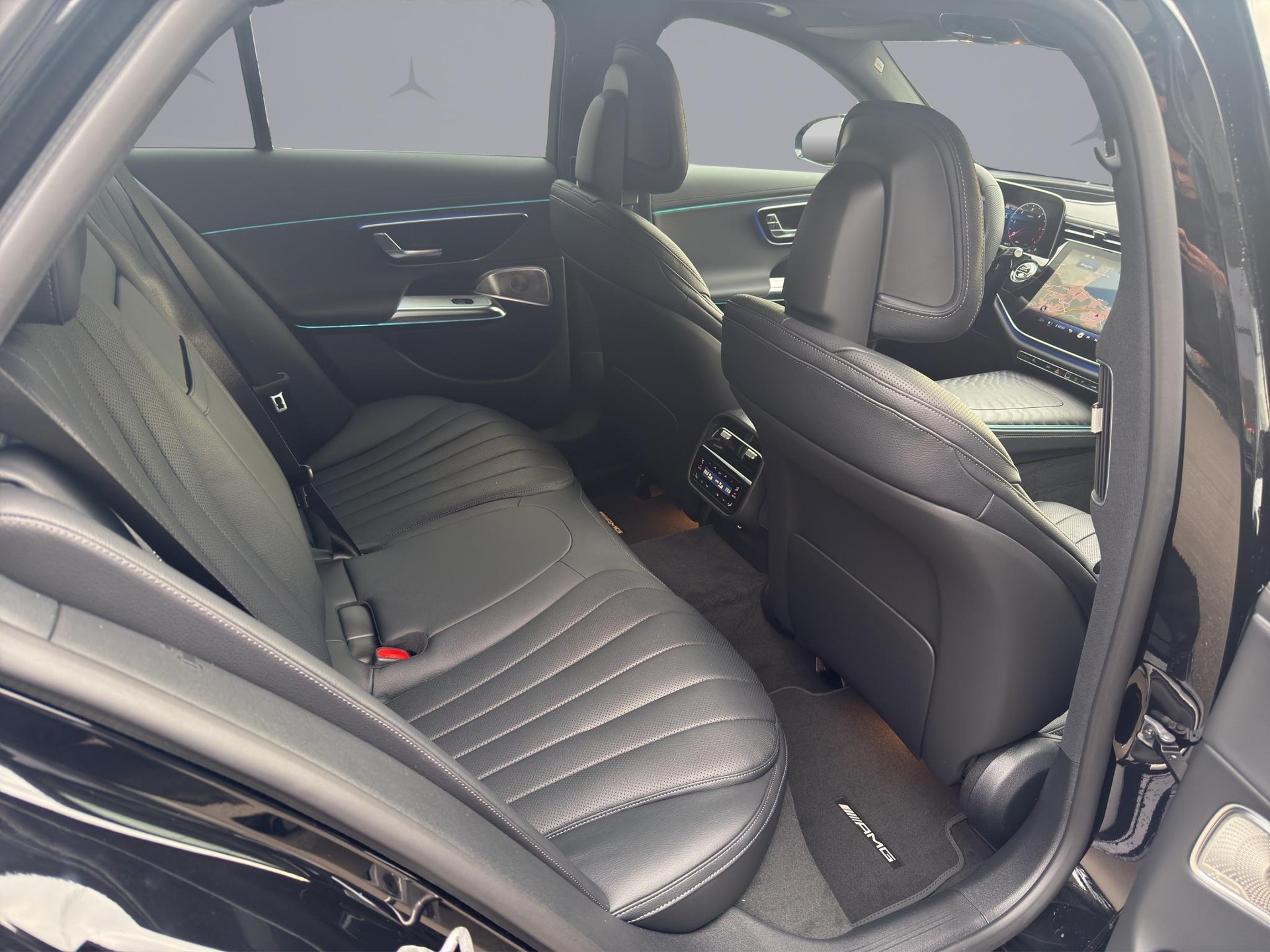 MERCEDES-BENZ E 220 d AMG Line 4matic Kombi - 17