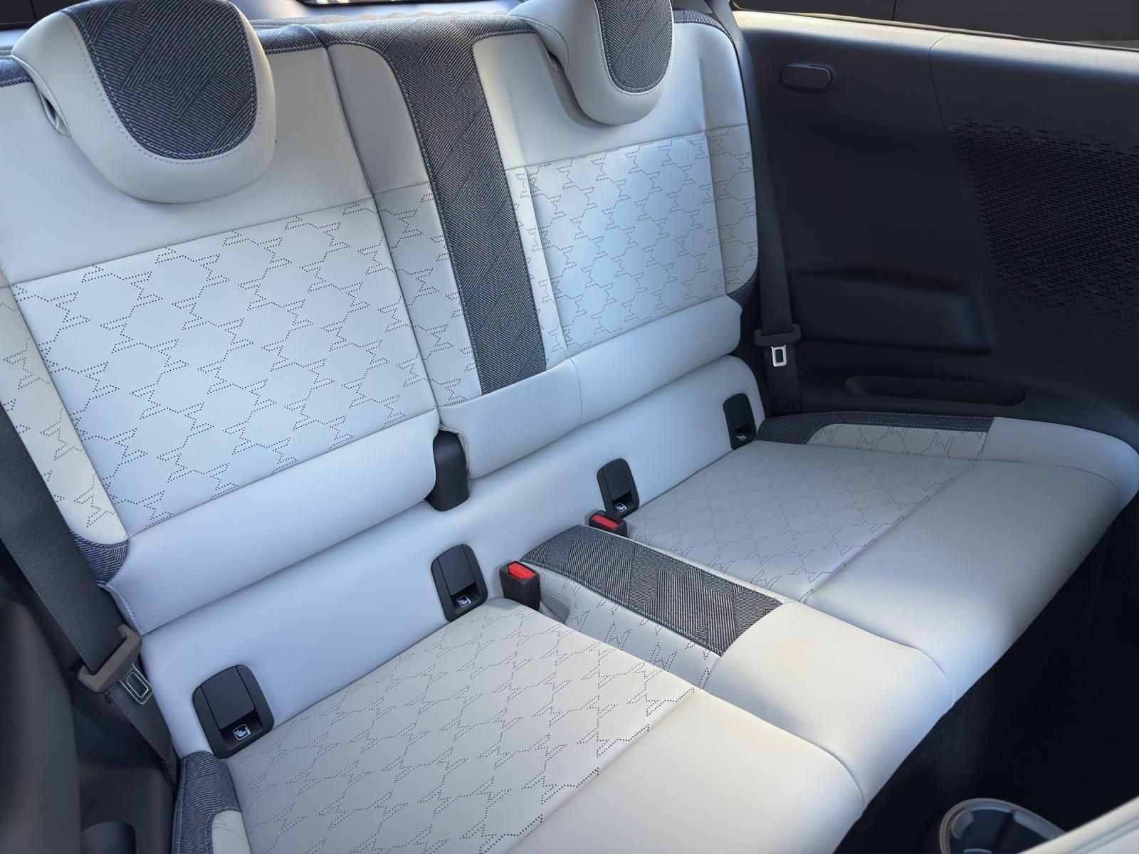 MINI J01 Cooper SE - 15