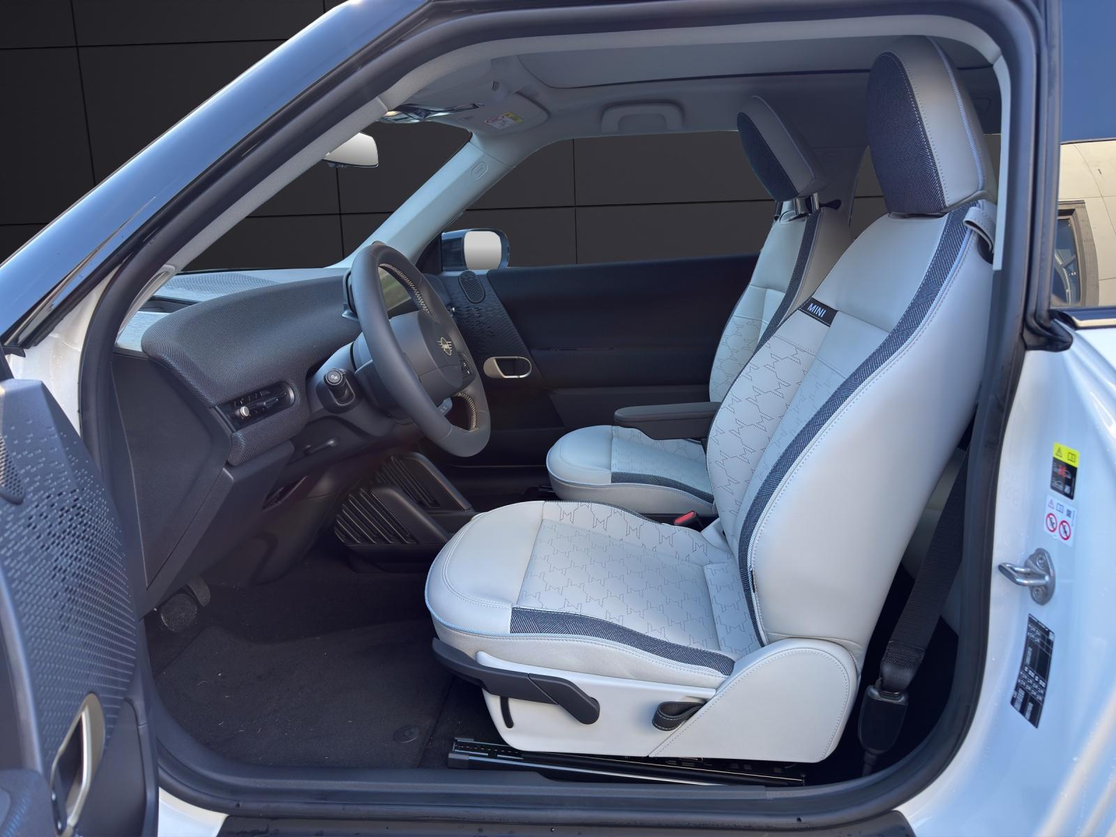 MINI J01 Cooper SE - 12