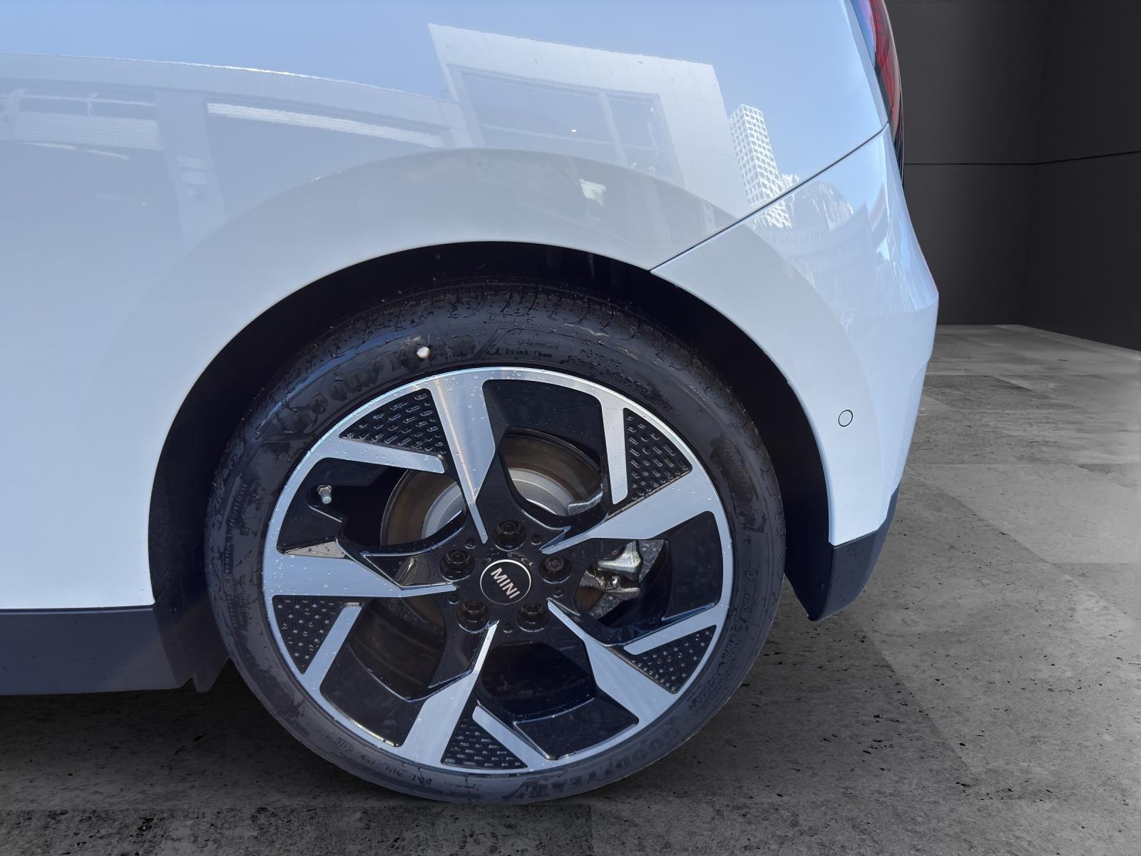 MINI J01 Cooper SE - 10