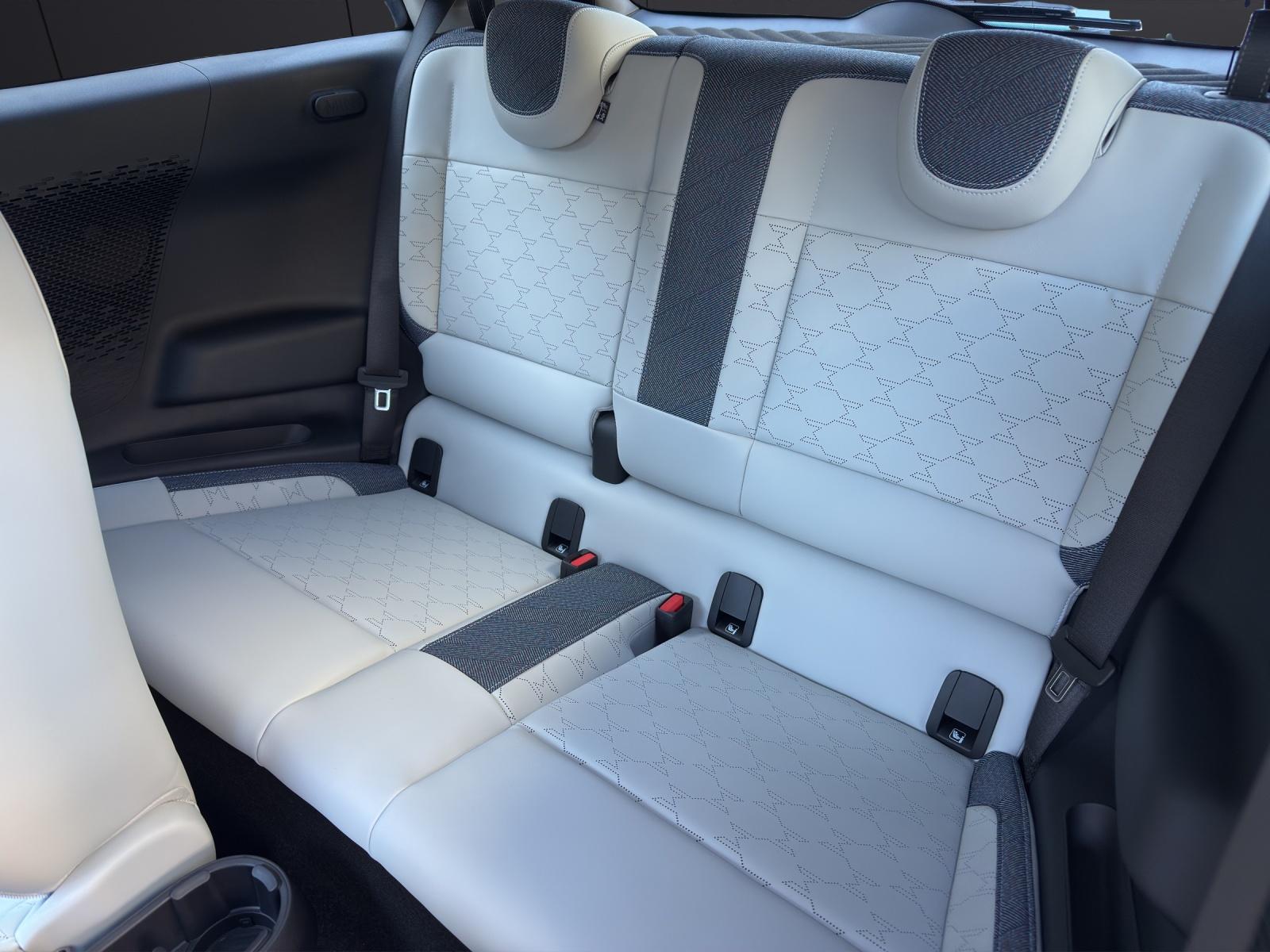 MINI J01 Cooper SE - 13